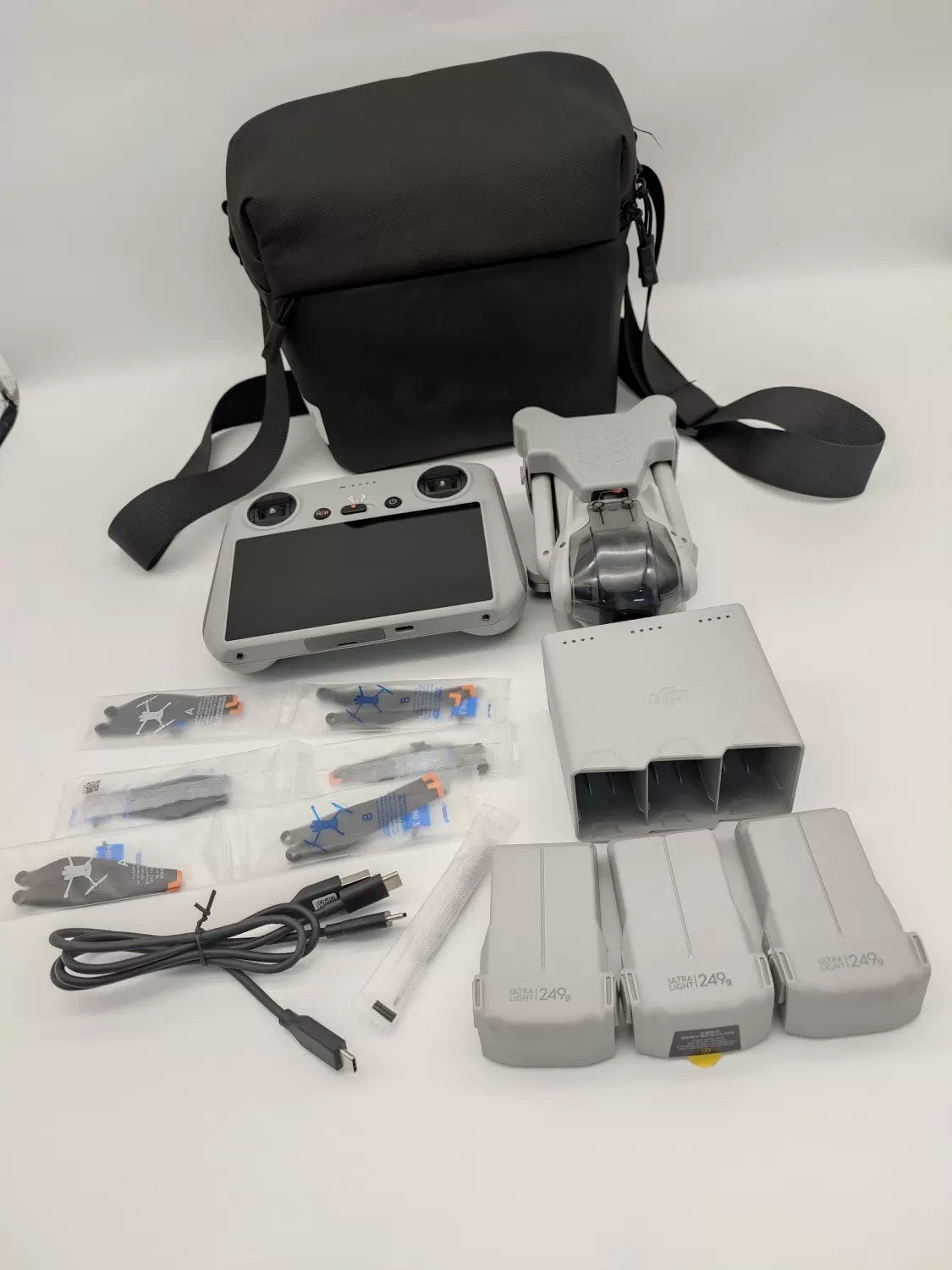 DJI Mini3 with Screen Fly More Combo