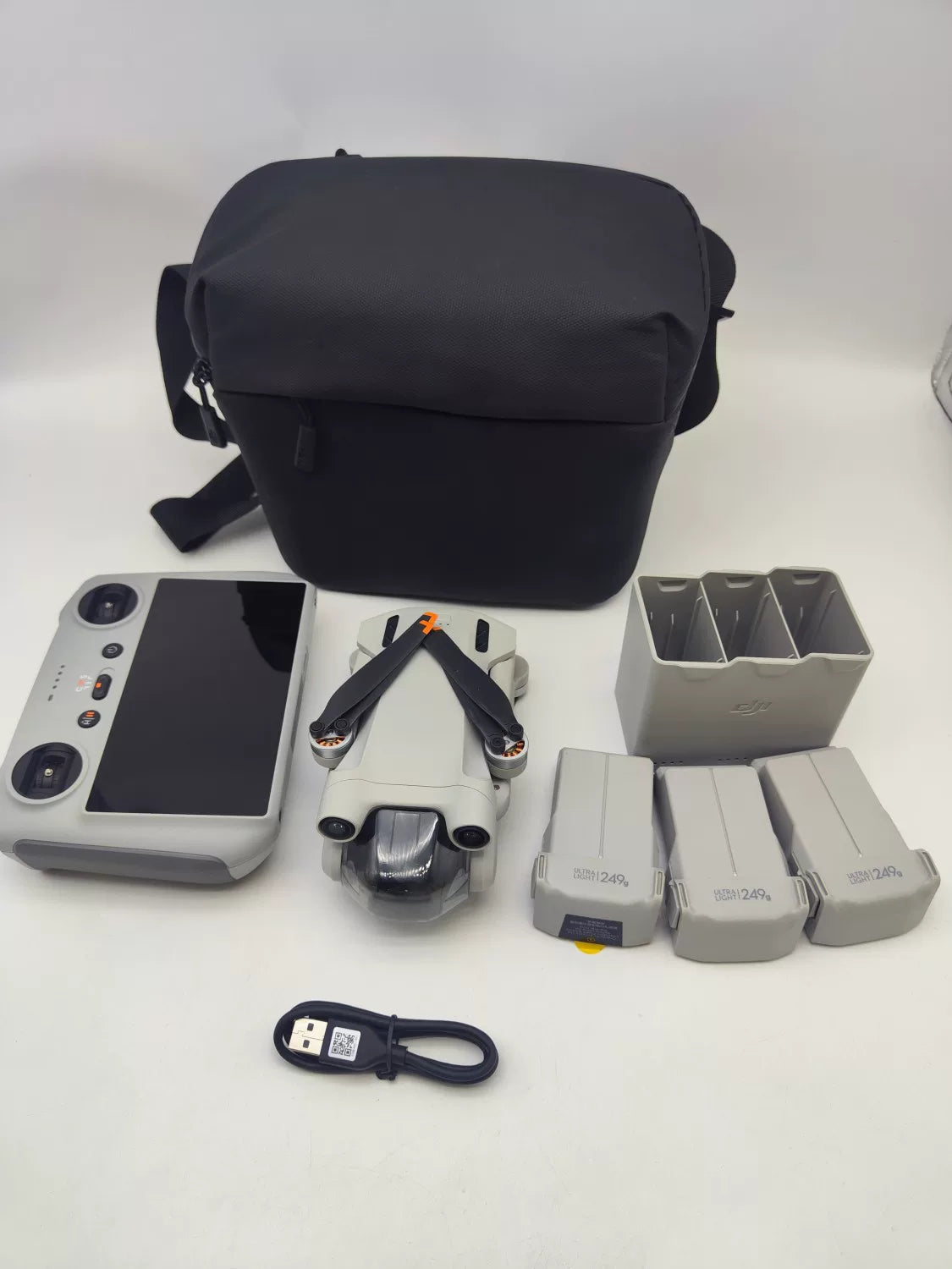 95% New (Like New) DJI mini3pro with Screen Fly More Combo