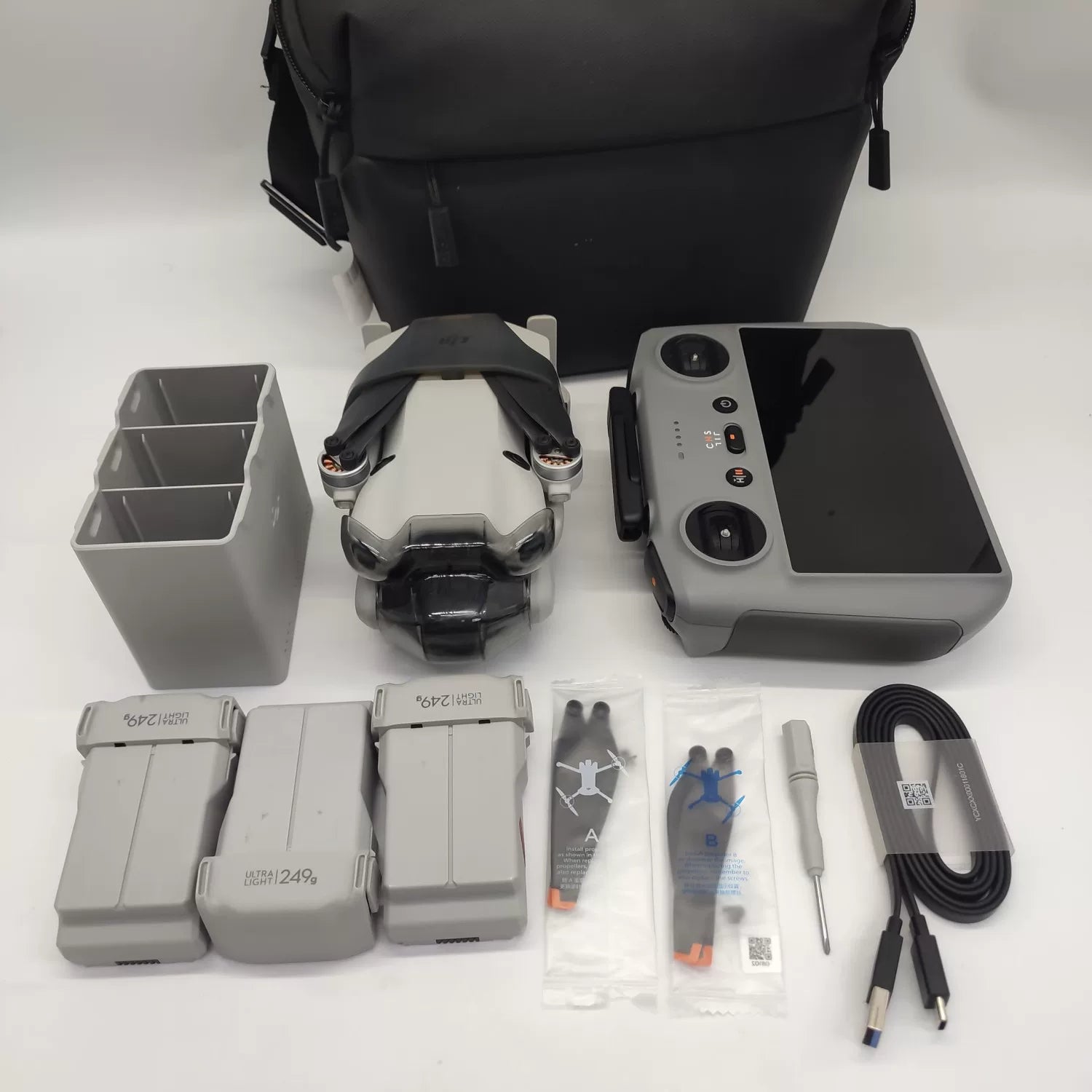 99% New (Mint) DJI Mini 4 Pro Fly More Combo