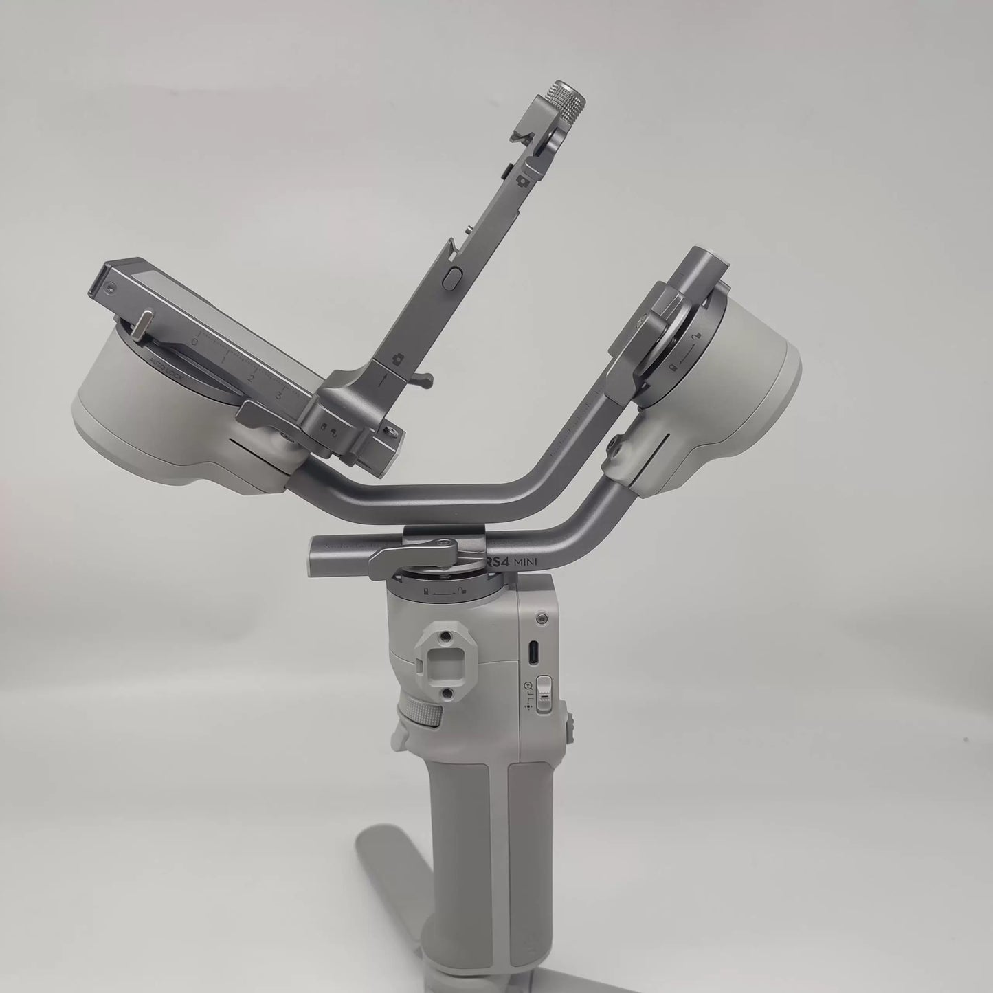 95% New (Like New) DJI Ronin RS 4 Mini Combo