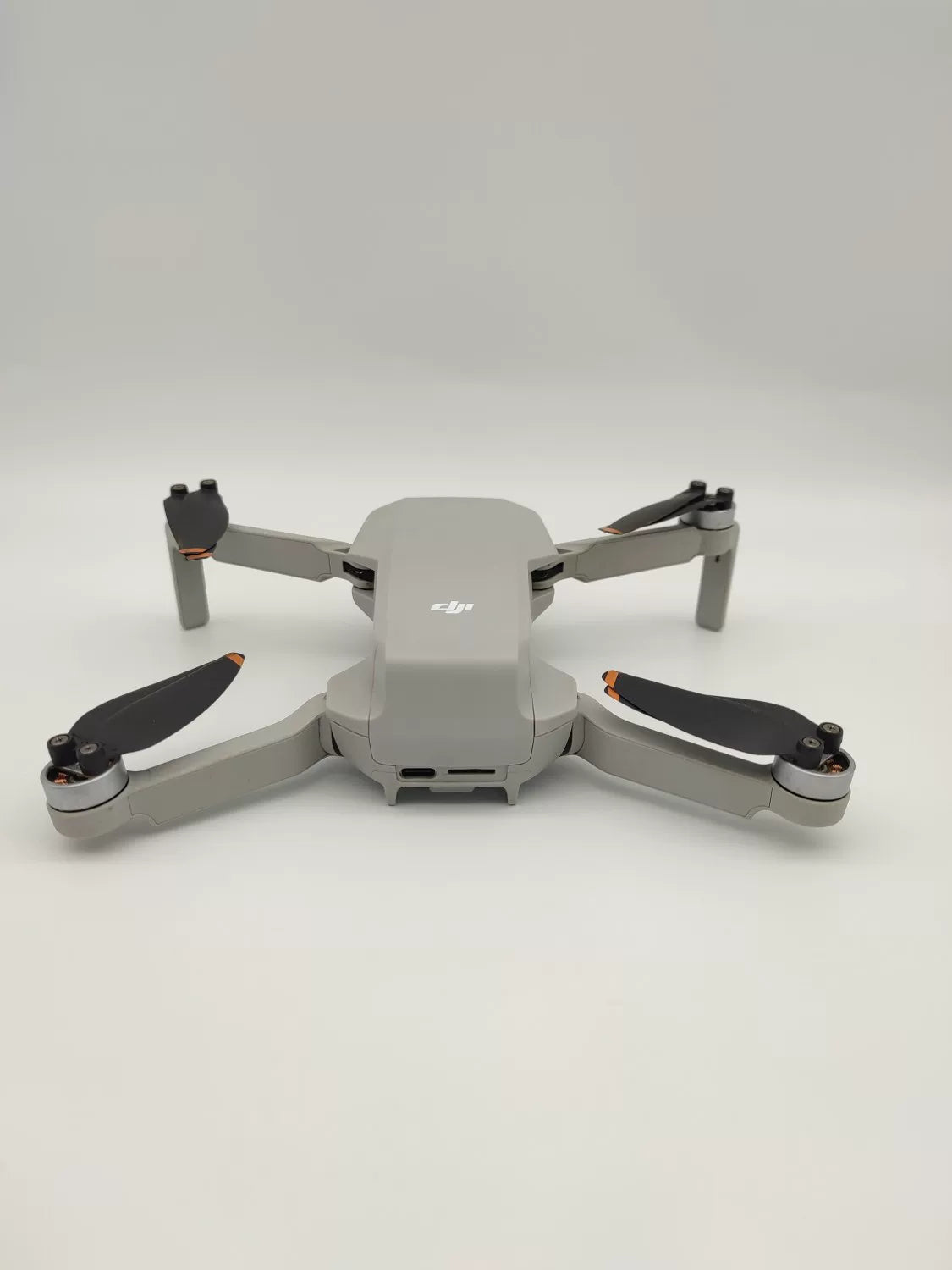 95% New (Like New) DJI Mini2 SE Standard Combo 2-Year DJI Care Refresh