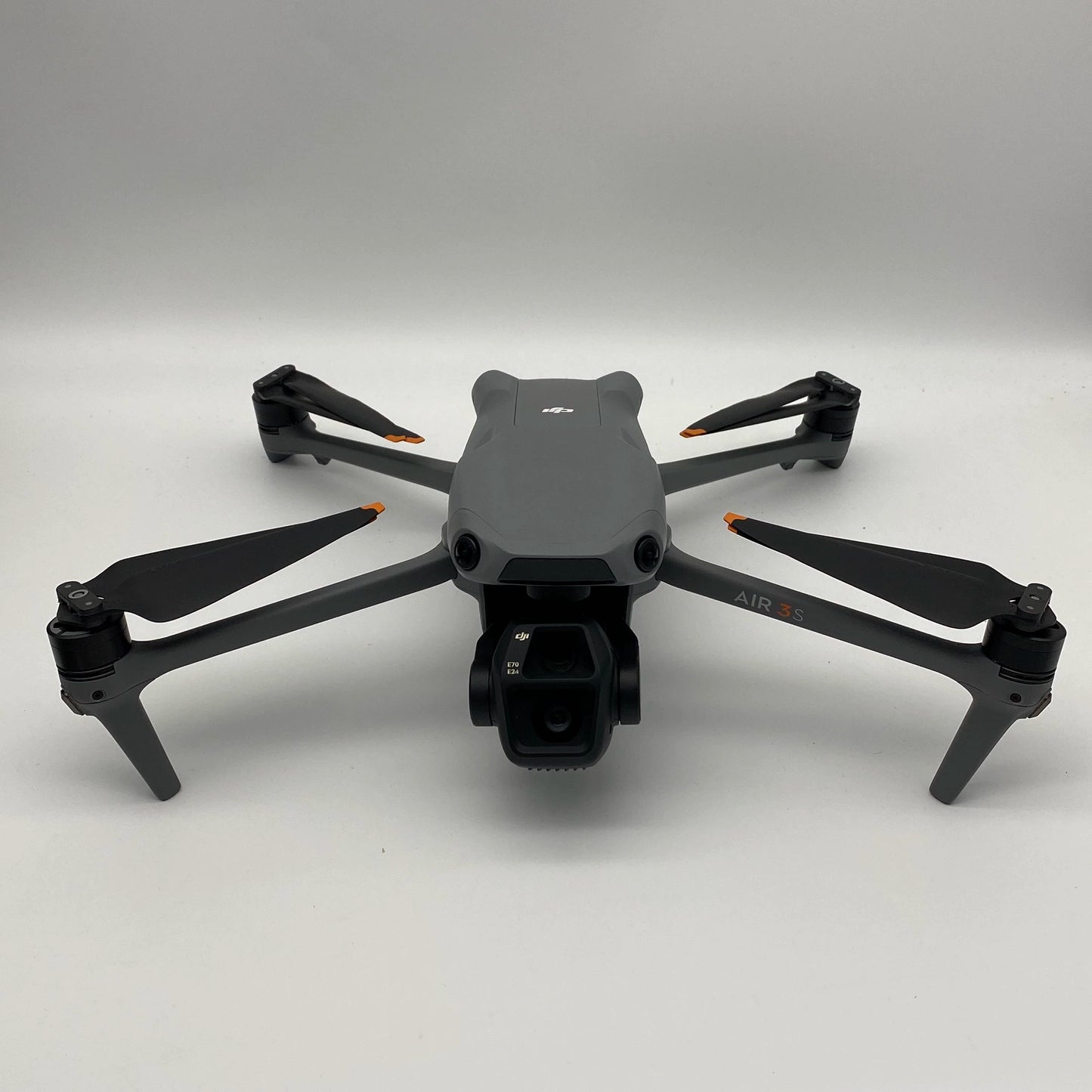 DJI Air 3S Fly More Combo مع جهاز تحكم عن بعد بشاشة و Care Refresh - ممتاز (95% جديد)