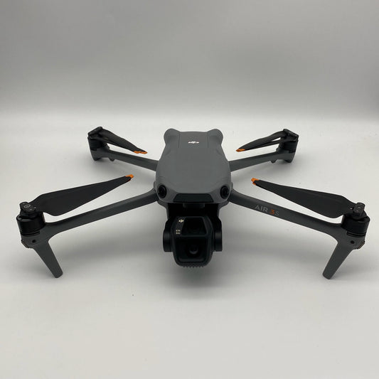 DJI Air 3S Fly More Combo مع جهاز تحكم عن بعد بشاشة و Care Refresh - ممتاز (95% جديد)