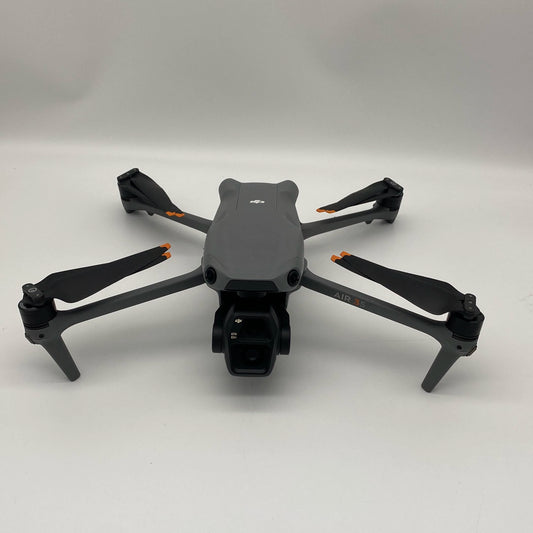 DJI Air 3S Fly More Combo مع جهاز تحكم عن بعد بشاشة ووحدة 4G + Care Refresh - ممتاز (جديد بنسبة 95%)
