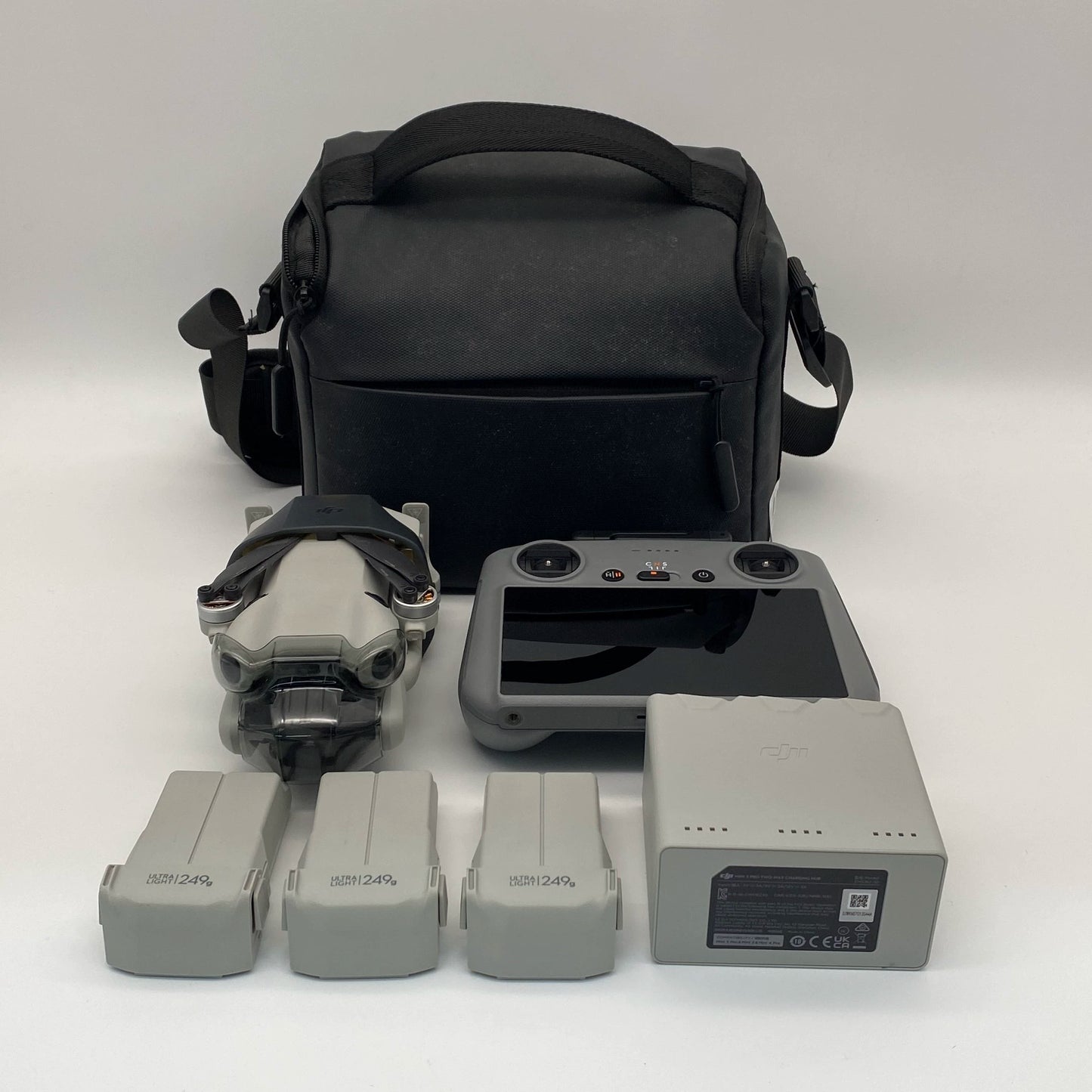 DJI Mini 4 Pro with Screen Remote Fly More Combo - Excellent (95% New)