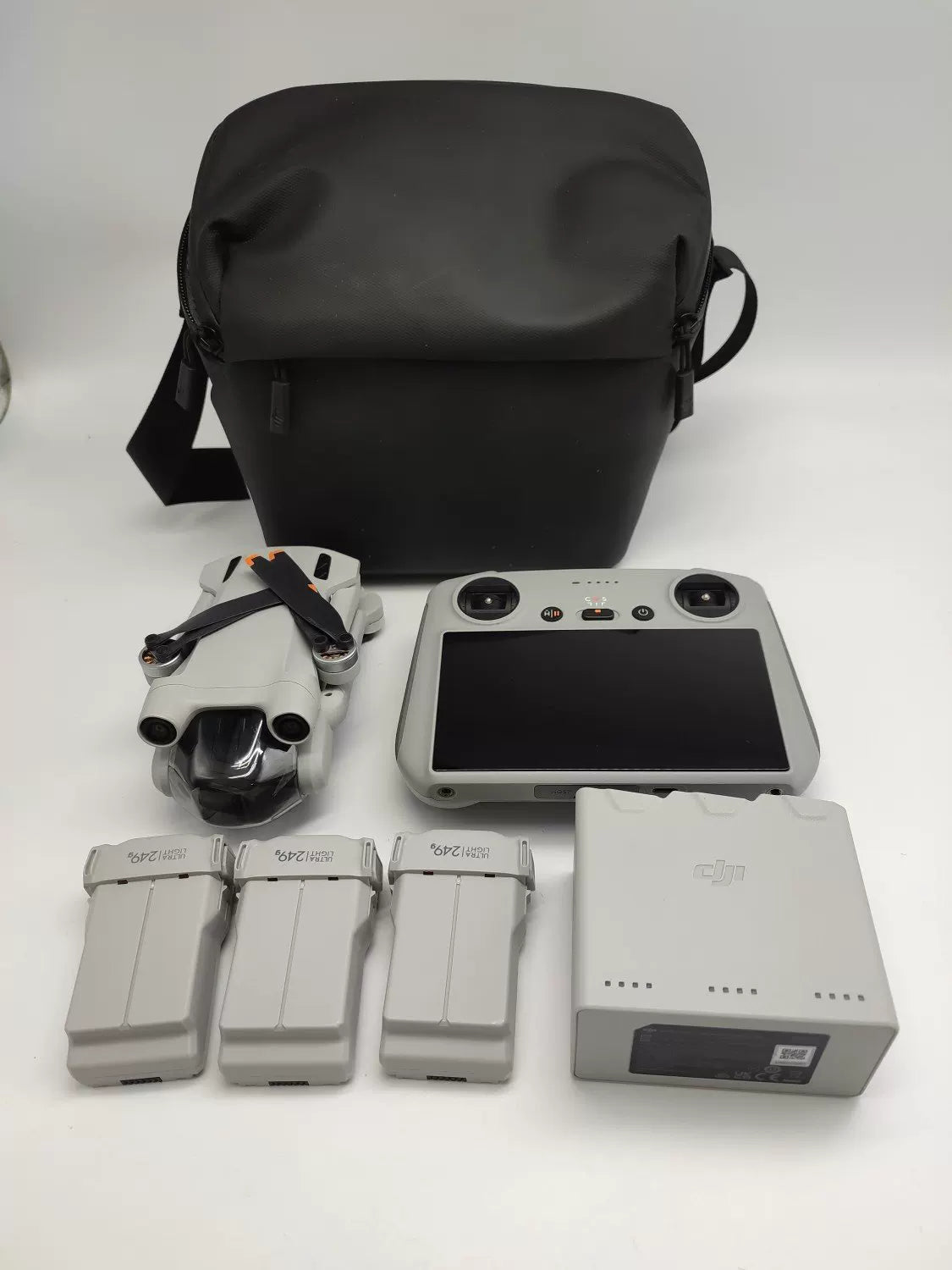 99% New (Mint) DJI Mini 3 pro with Screen Fly More Combo
