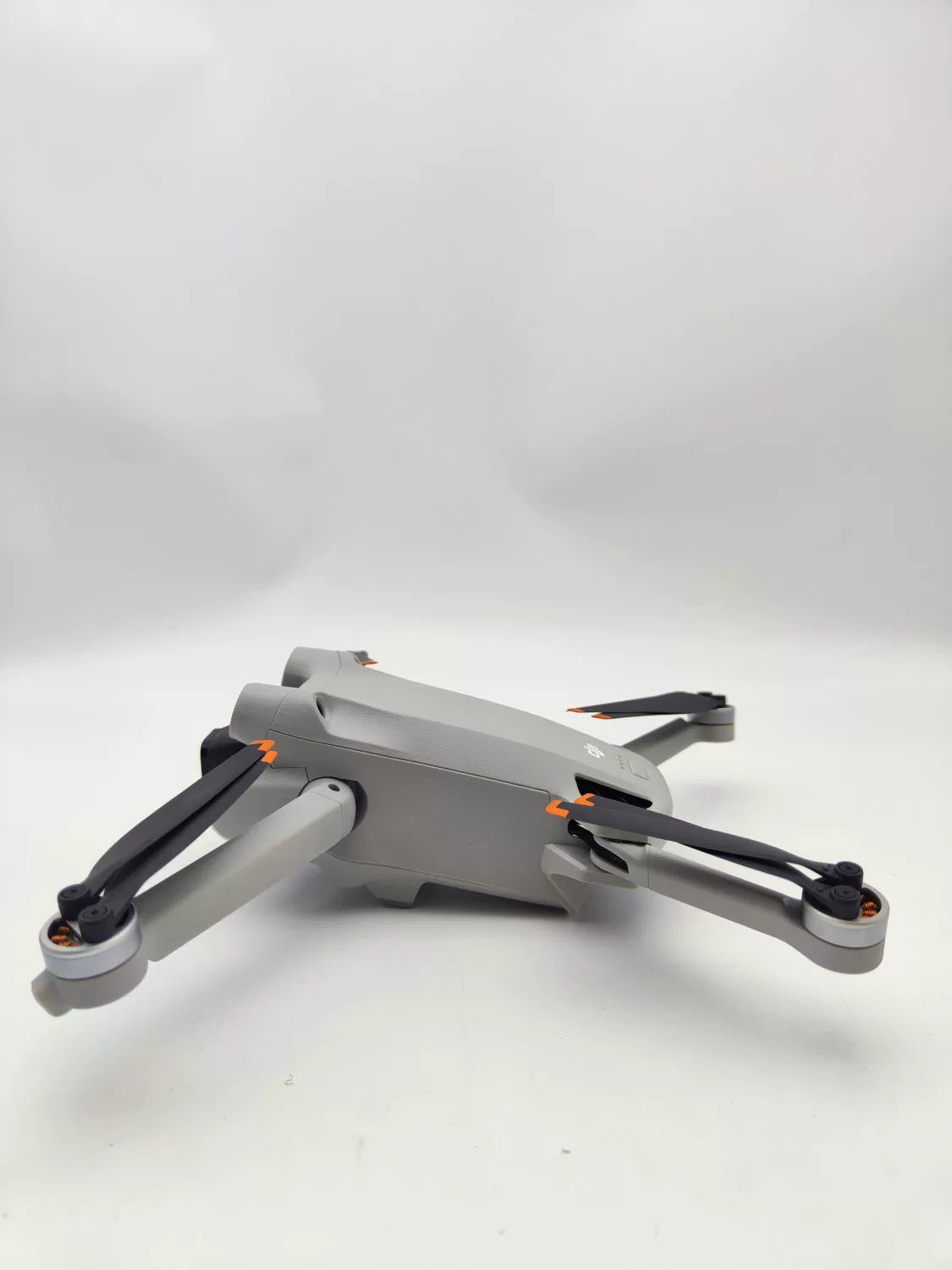 99% New (Mint) DJI mini3pro with Screen, Extended Battery Fly More Combo