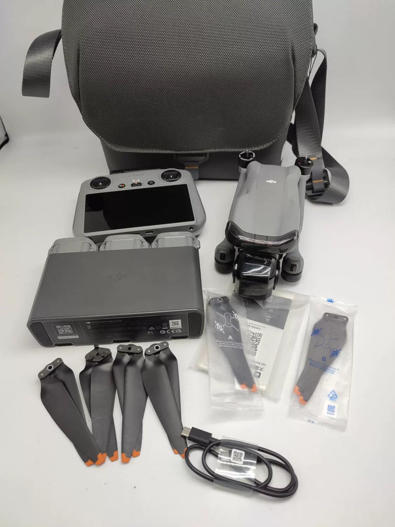 DJI Air 3 with Screen Fly More Combo