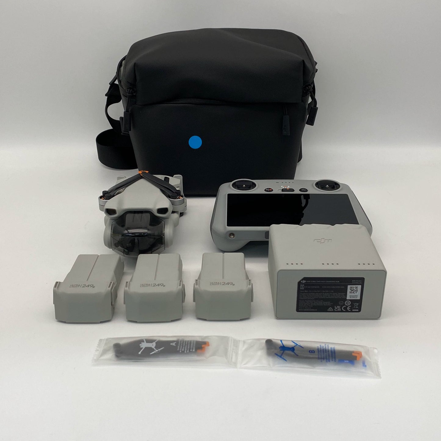 DJI Mini 3 with Screen Remote Fly More Combo - Excellent (95% New)