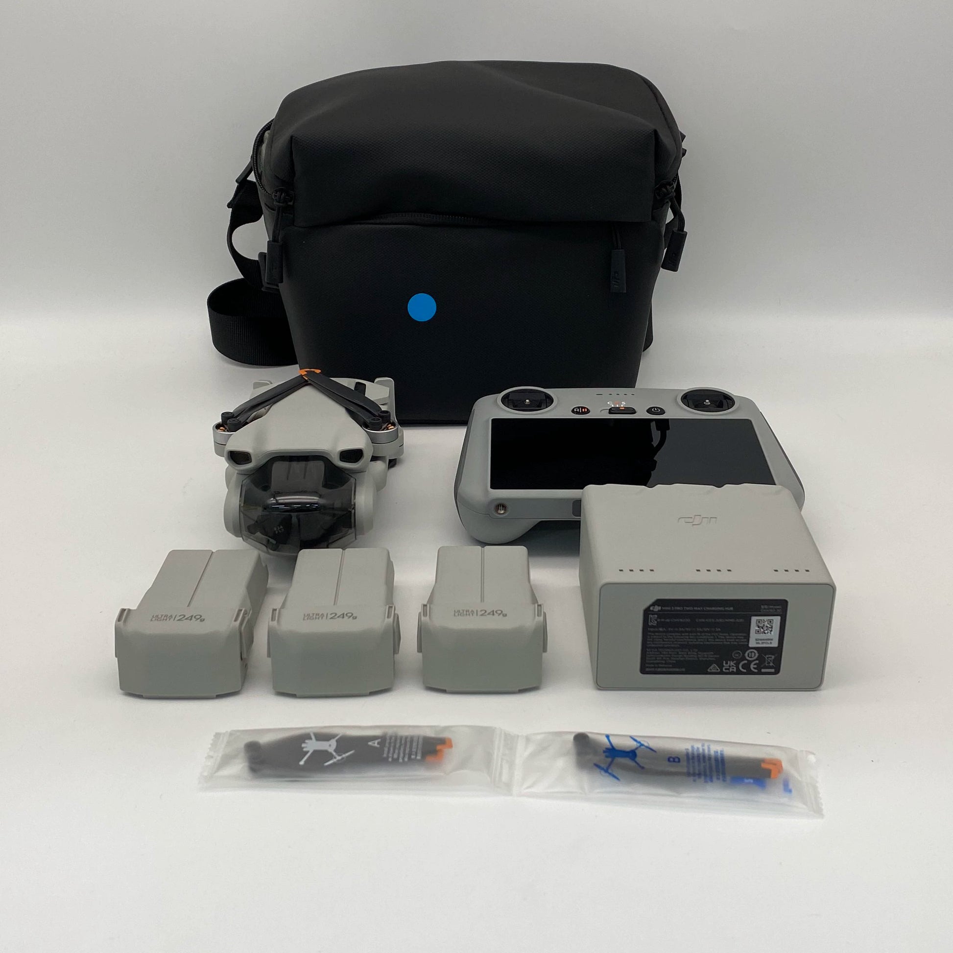 DJI Mini 3 with Screen Remote Fly More Combo - Excellent (95% New)