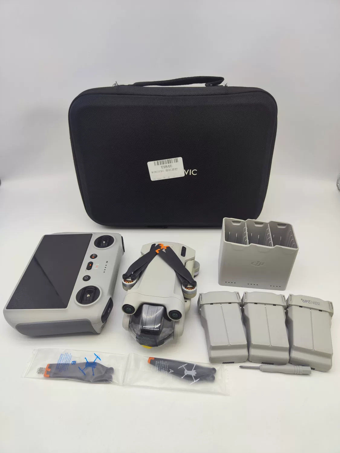95% New (Like New) DJI mini3pro with Screen, Extended Battery Fly More Combo