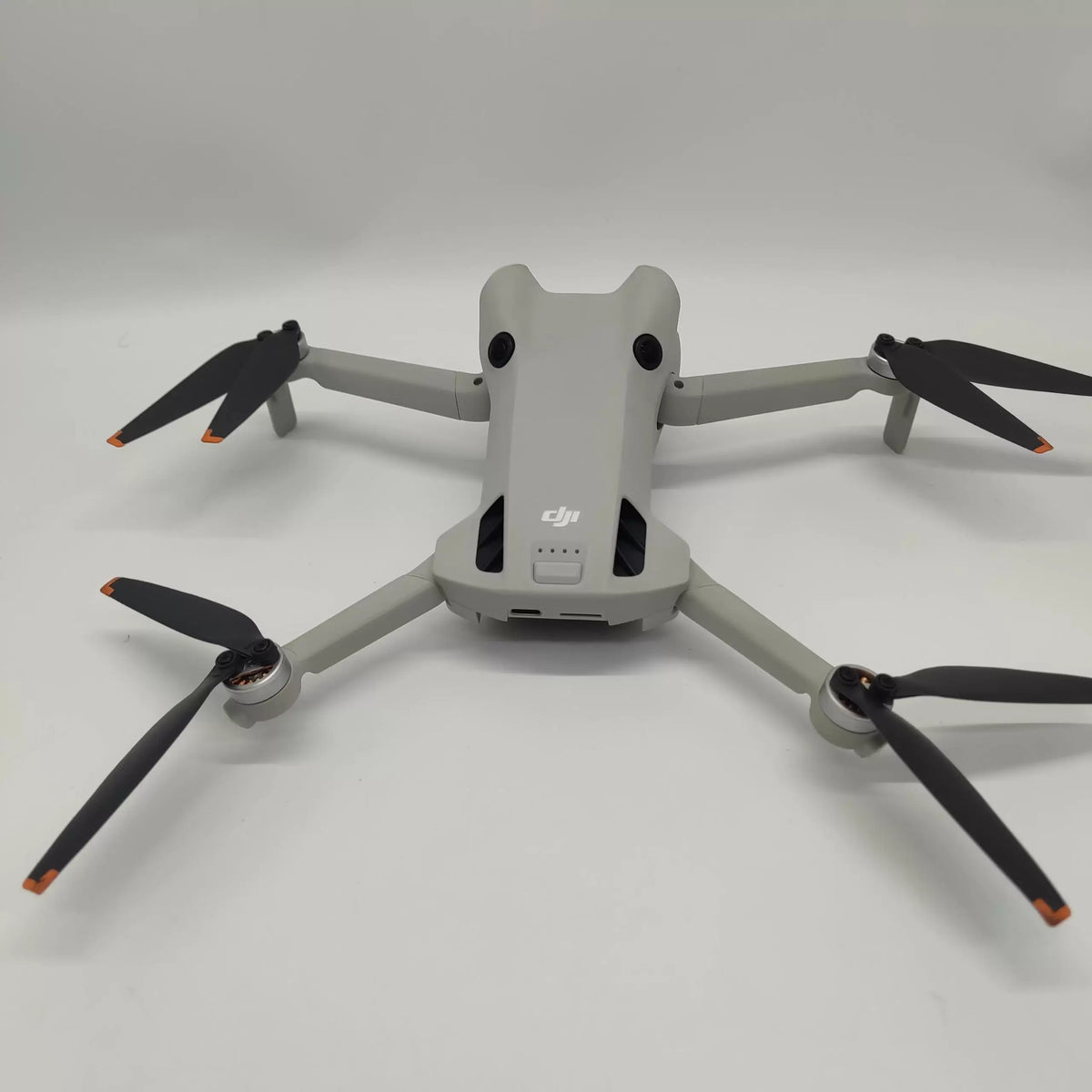 95% New (Like New) Mini 4 Pro with 2 -Gen RC Screen Remote