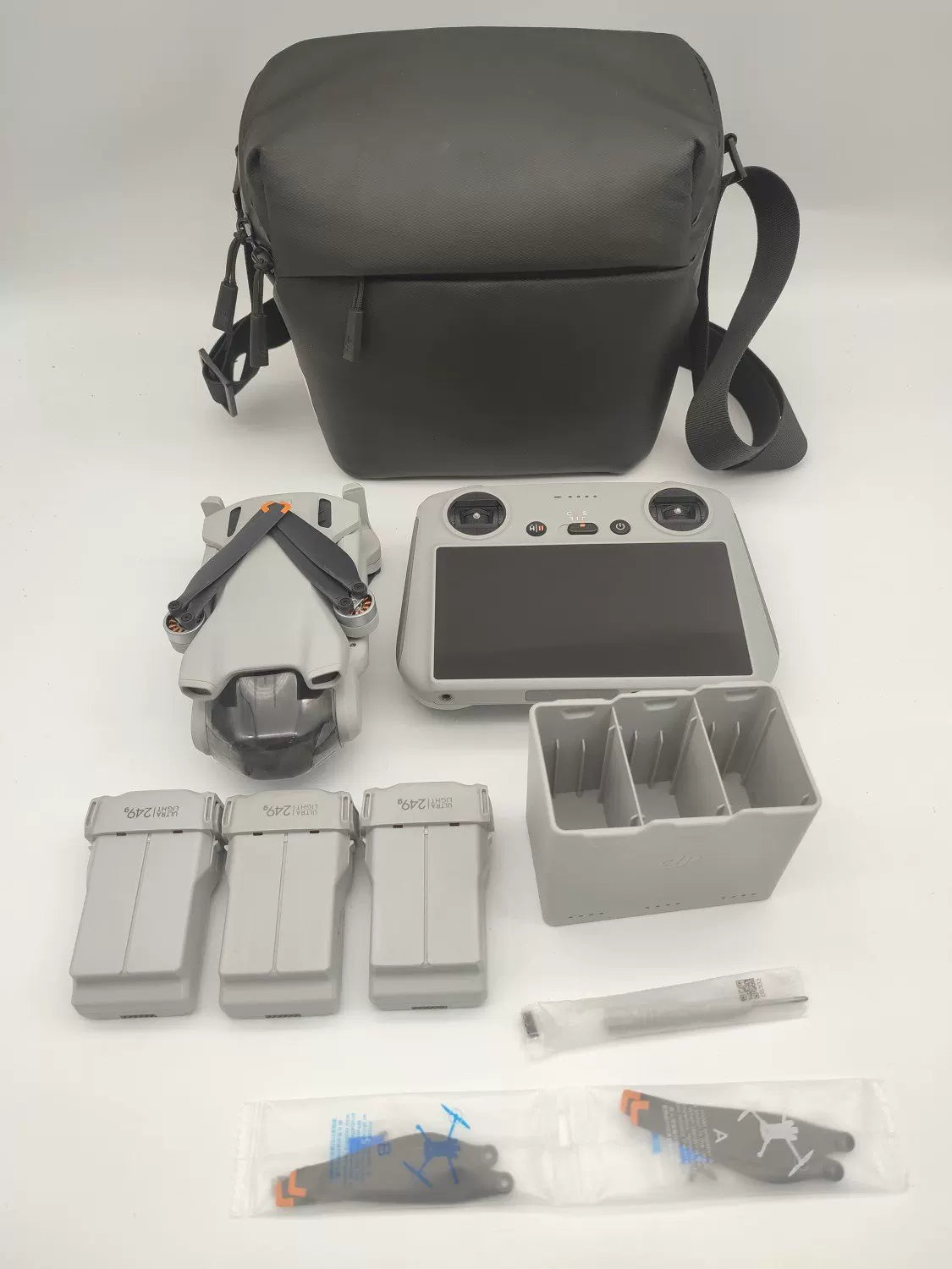99% New (Mint) DJI Mini3 with Screen Fly More Combo with DJI Care Refresh