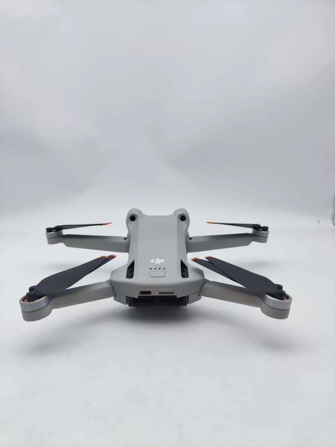 95% New (Like New) DJI mini3pro with Screen, Extended Battery Fly More Combo