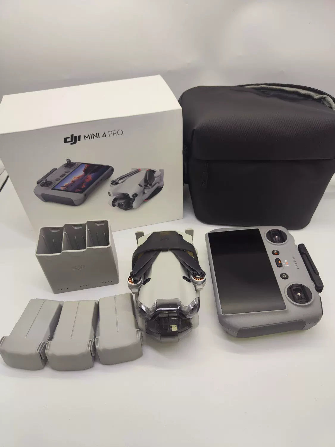 99% New (Mint) DJI mini4pro with Screen, Extended Battery Fly More Combo