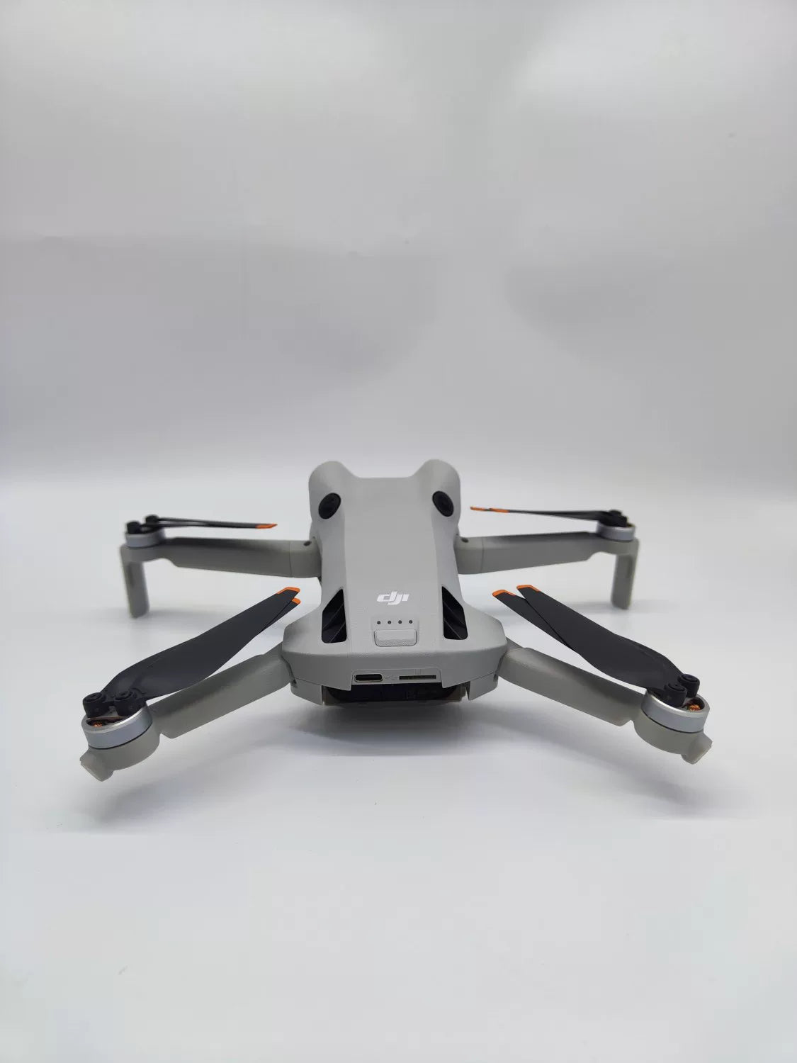 95% New (Like New) DJI mini4pro with Screen Fly More Combo with DJI Care Refresh