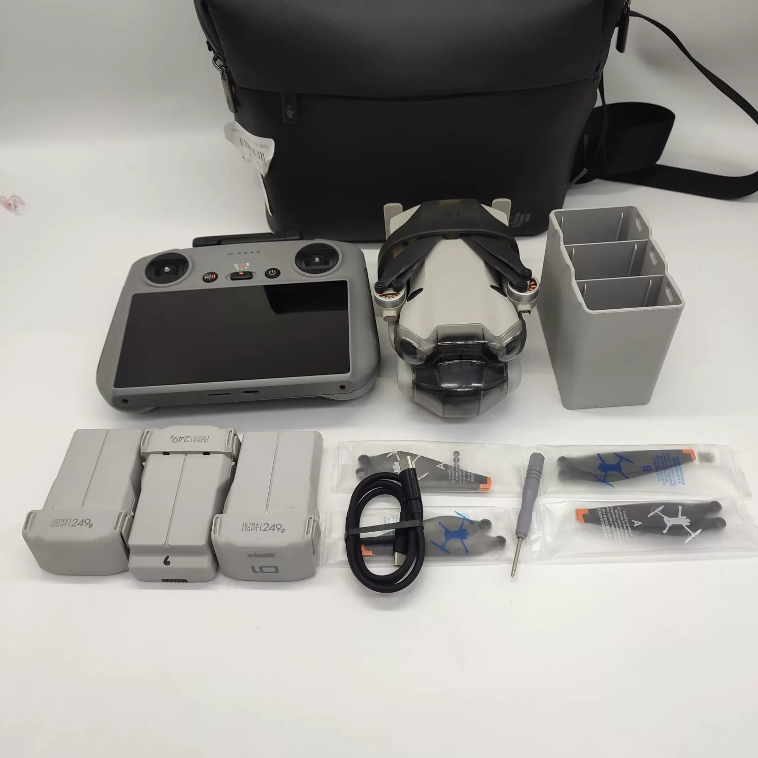 95% New (Like New) Mini 4 Pro with 2 -Gen RC Screen Remote
