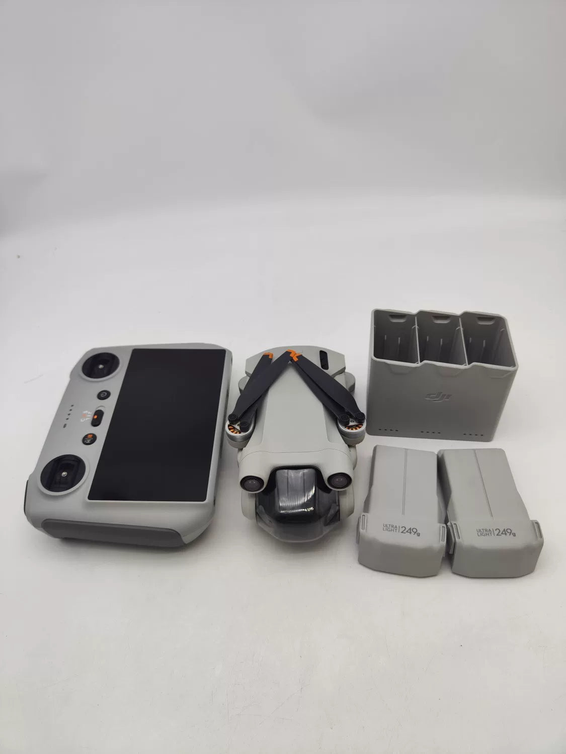 95% New (Like New) DJI mini3 pro with Screen Fly More Combo