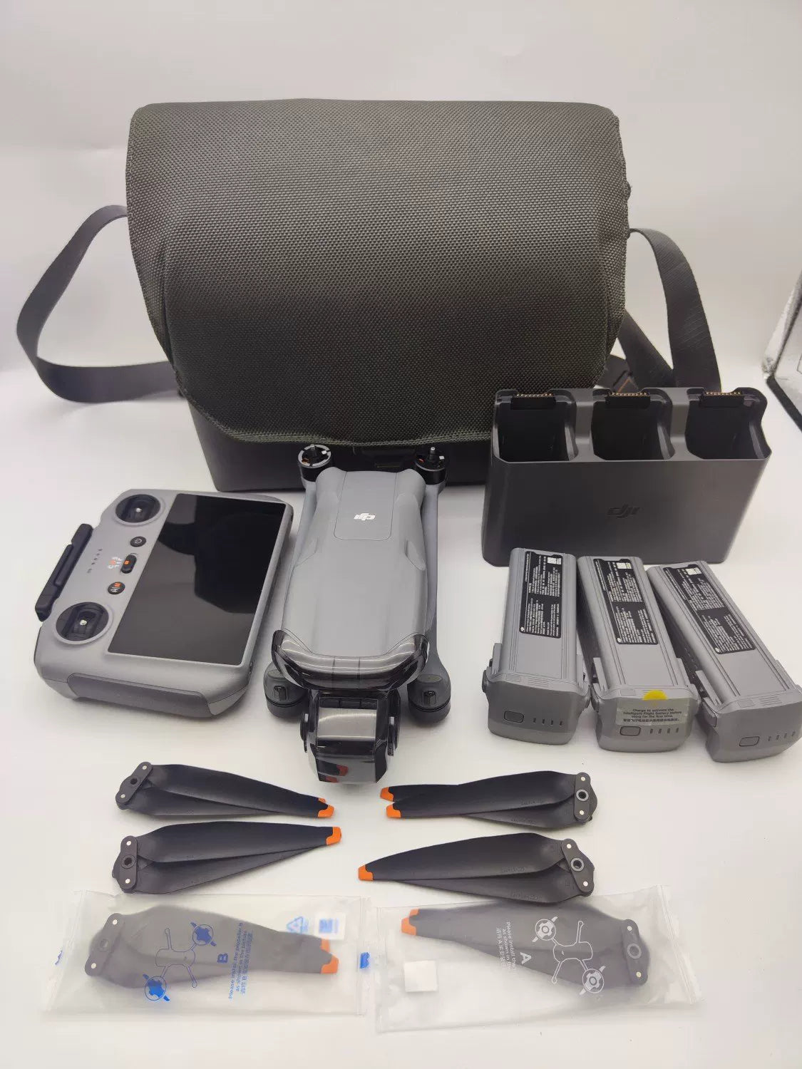 99% New (Mint) DJI air3 with Screen Fly More Combo with 2-Year DJI Care Refresh