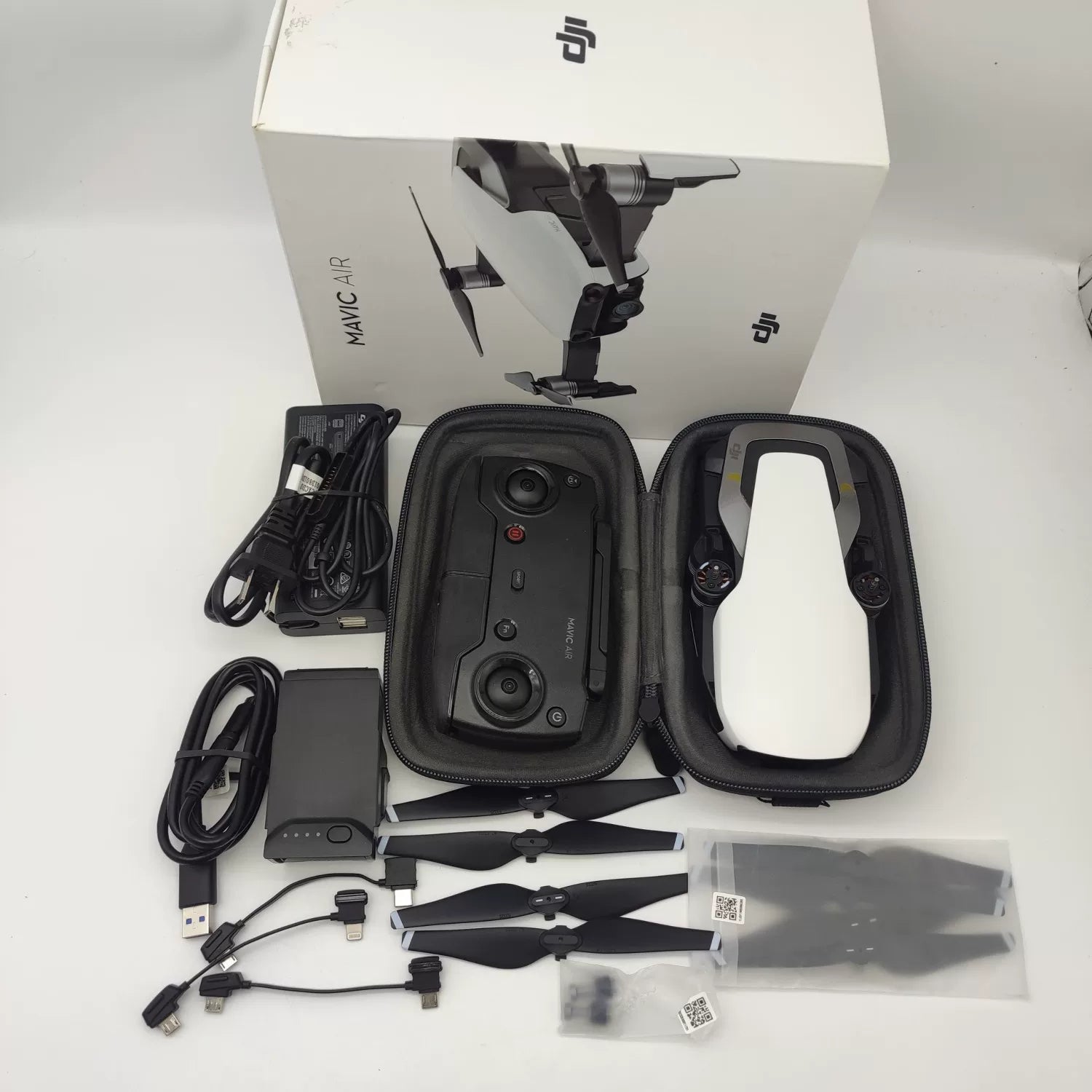99% New (Mint) DJI AIR Standard Combo