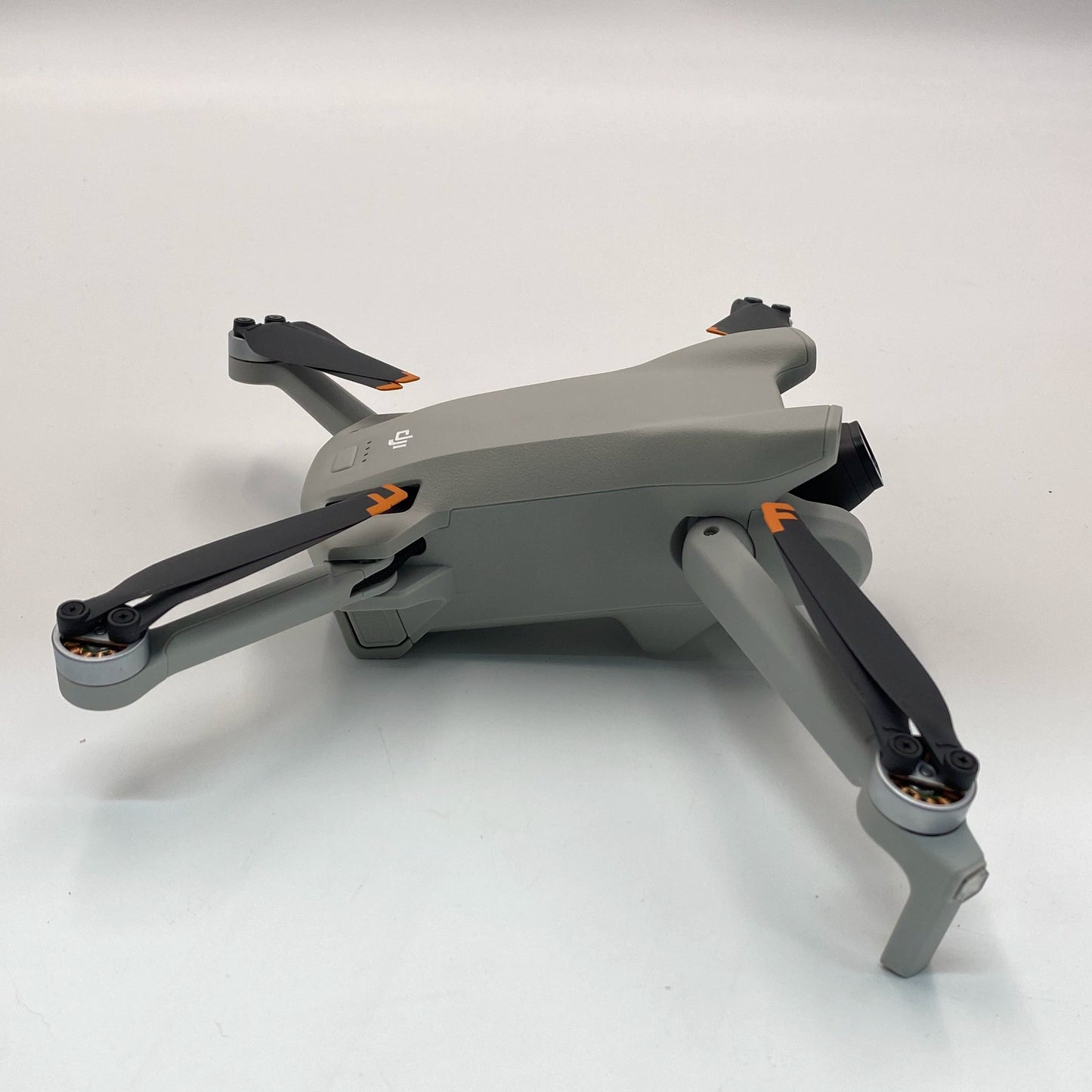 DJI Mini 3 with Screen Remote Fly More Combo - Excellent (95% New)