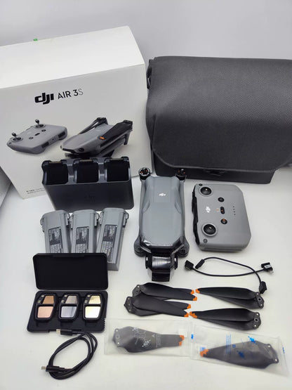 99% New (Mint) DJI air3s Fly More Combo