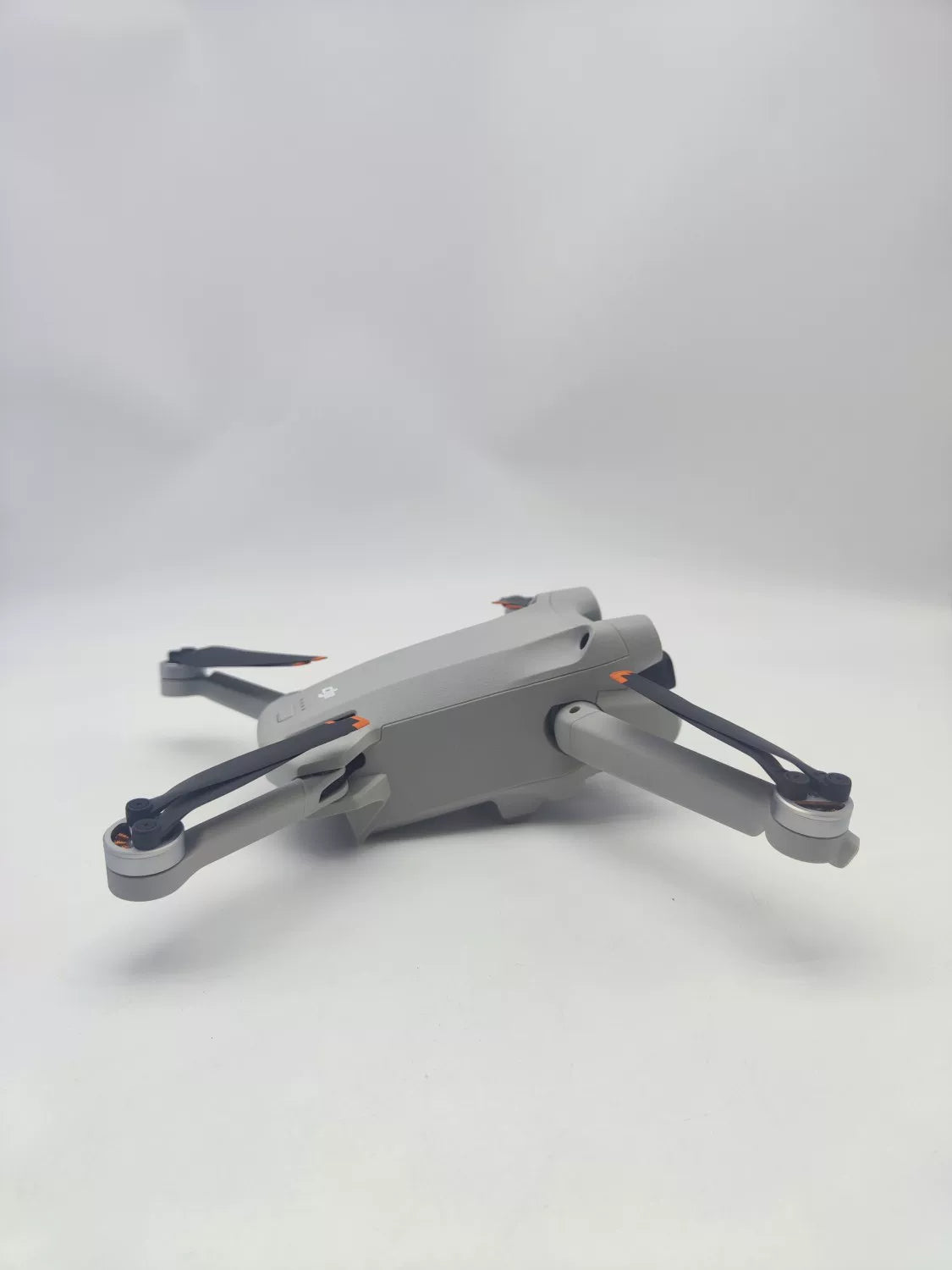 99% New (Mint) DJI mini3pro with Screen Fly More Combo
