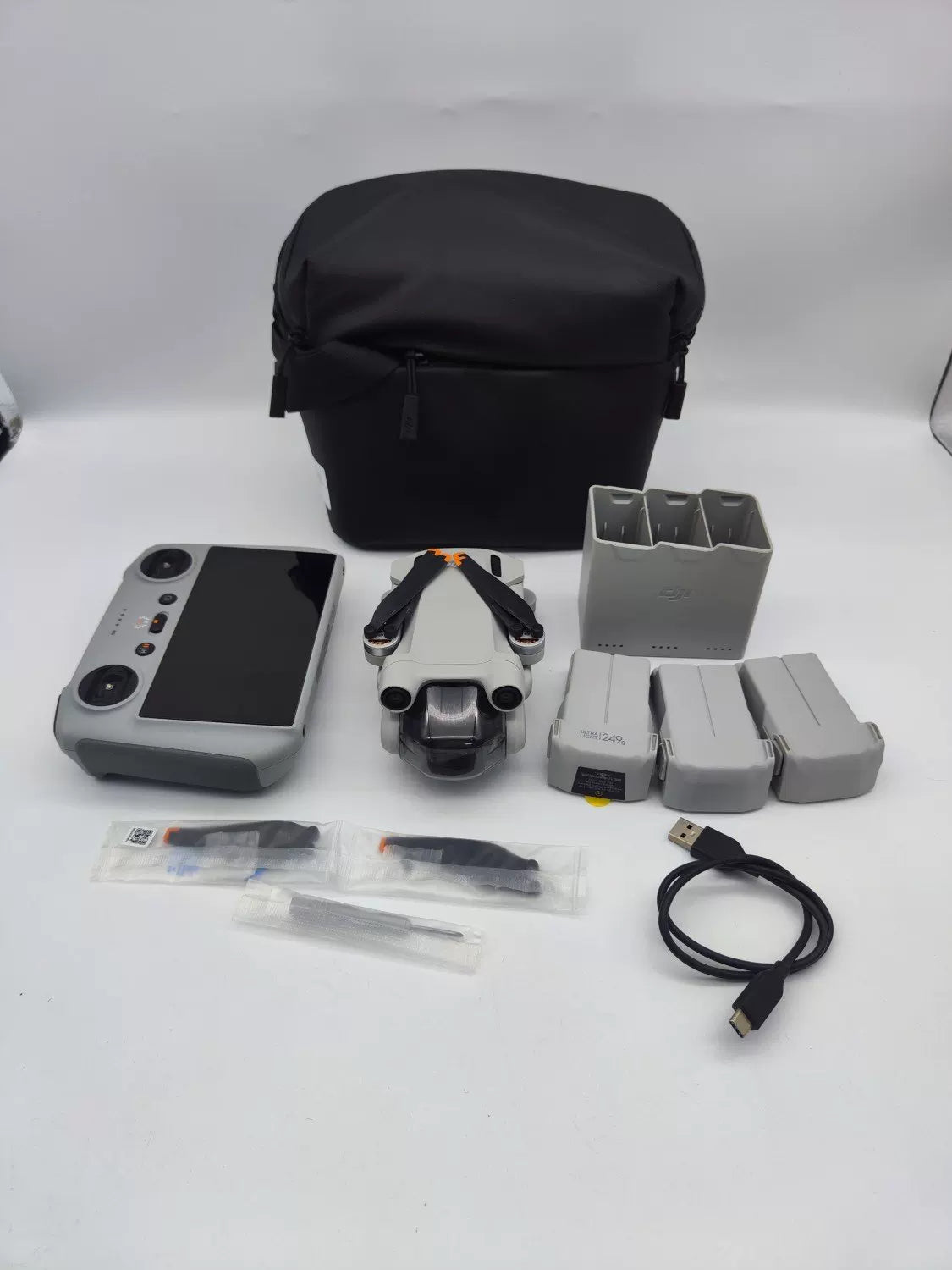 99% New (Mint) DJI Mini3pro with Screen Fly More Combo