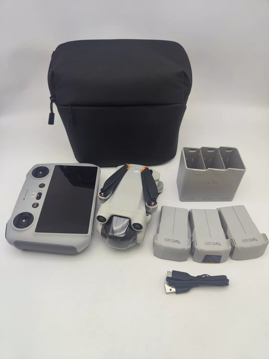 99% New (Mint) DJI mini3pro with Screen Fly More Combo