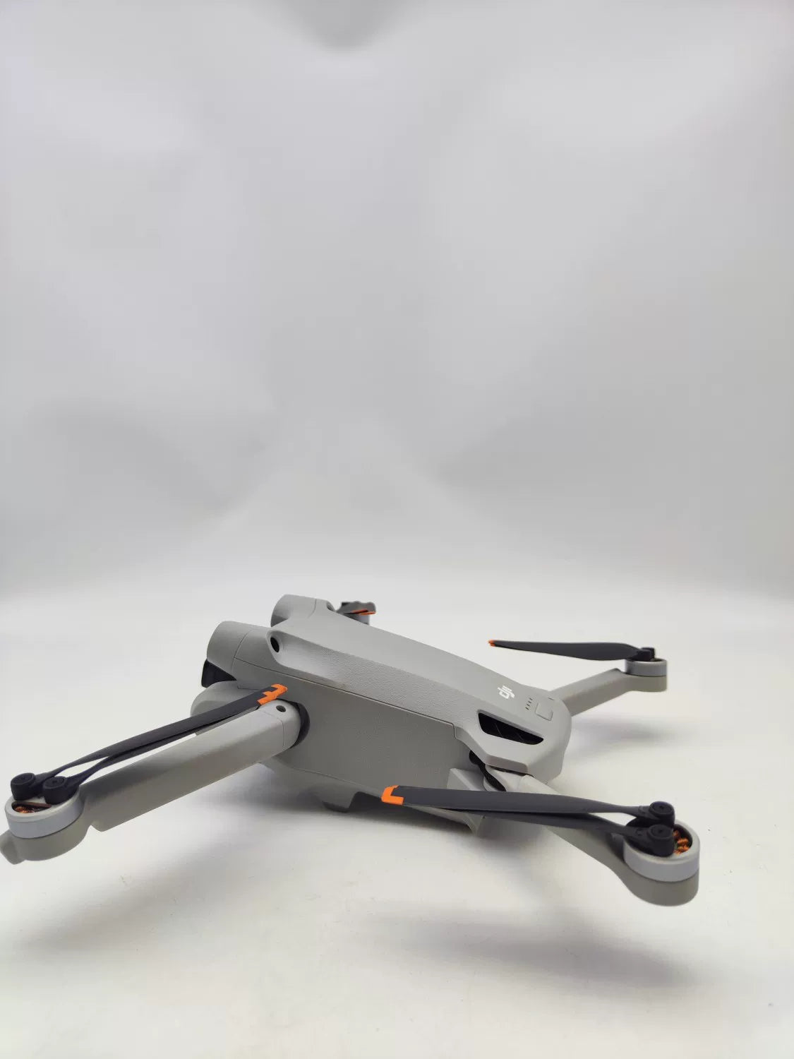 95% New (Like New) DJI mini3pro Extended Battery Fly More Combo
