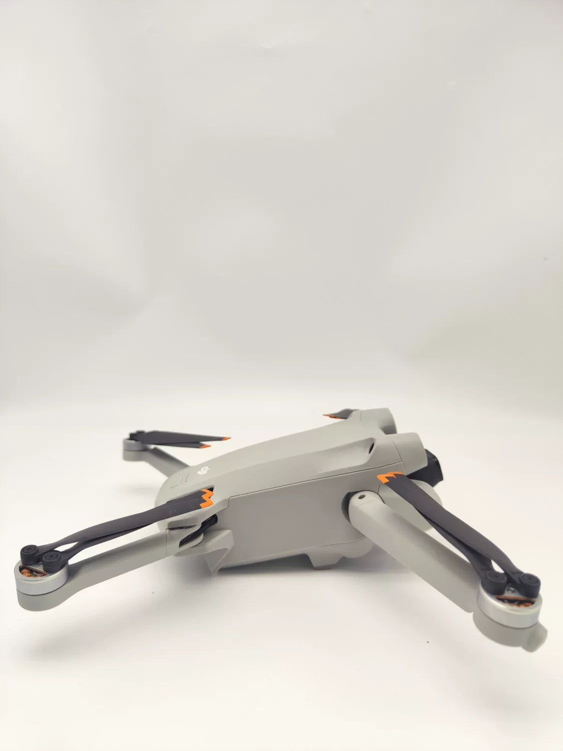 99% New (Mint) DJI mini3pro with Screen, Extended Battery Fly More Combo