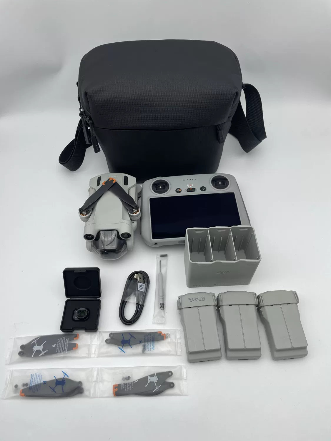 99% New (Mint) DJI Mini3pro with Screen, Extended Battery Fly More Combo with