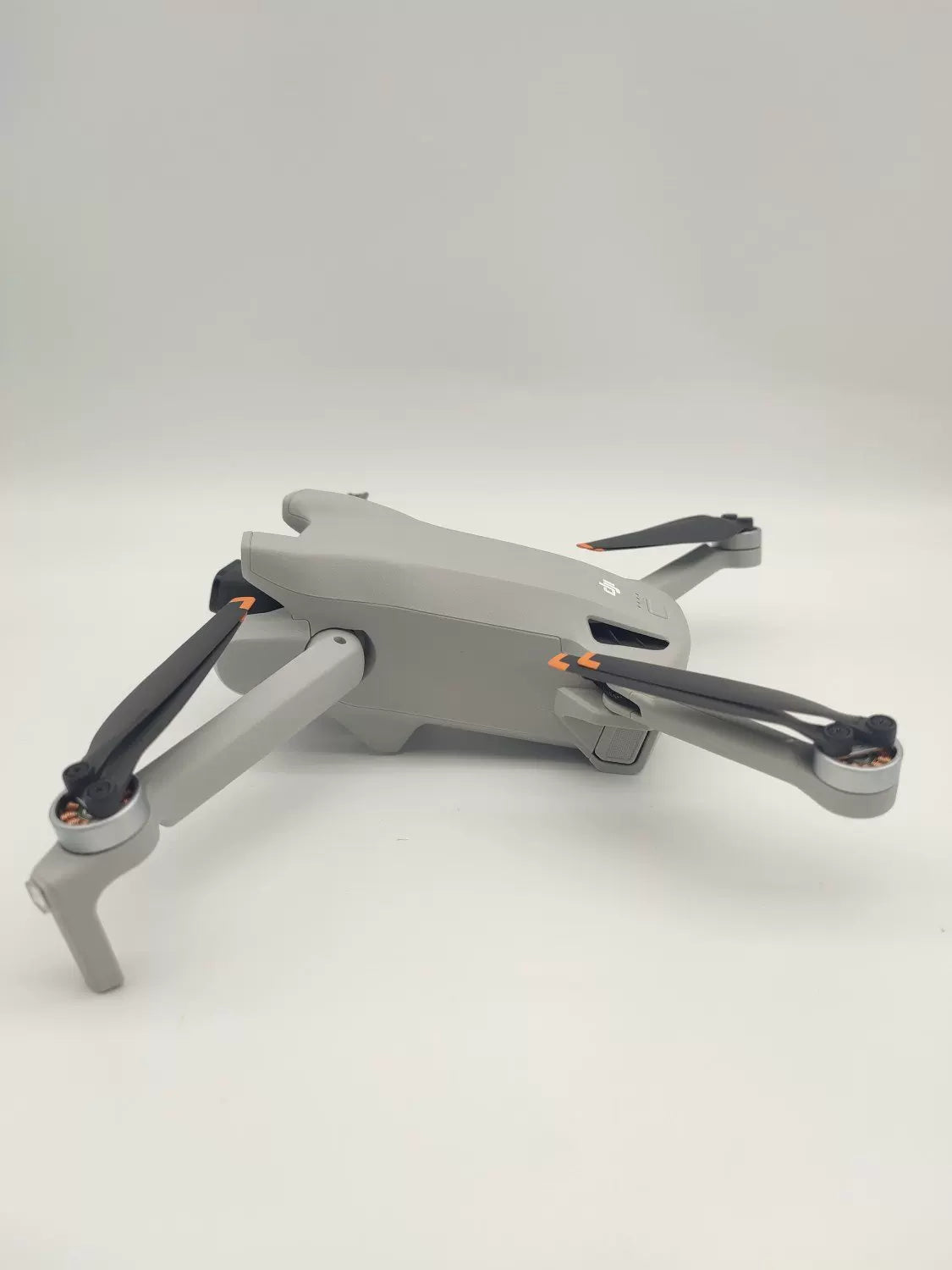 DJI Mini 3 with Screen Fly More Combo DJI Care Refresh
