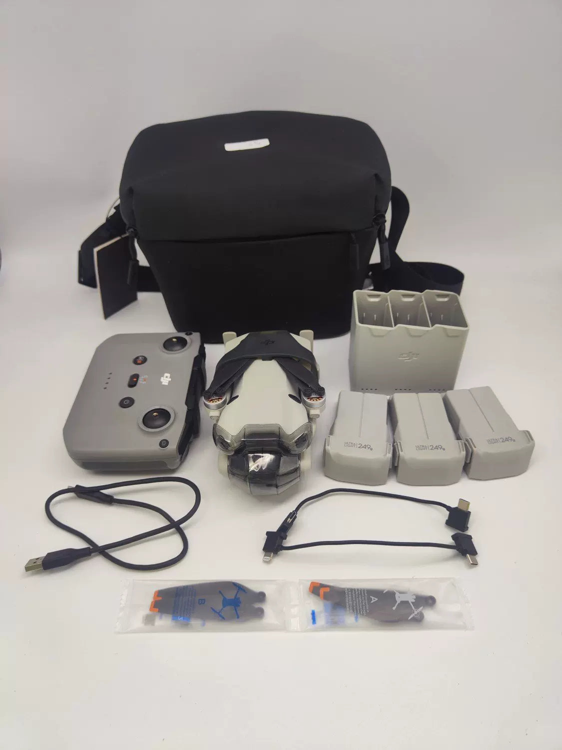 99% New (Mint) DJI Mini4pro Fly More Combo