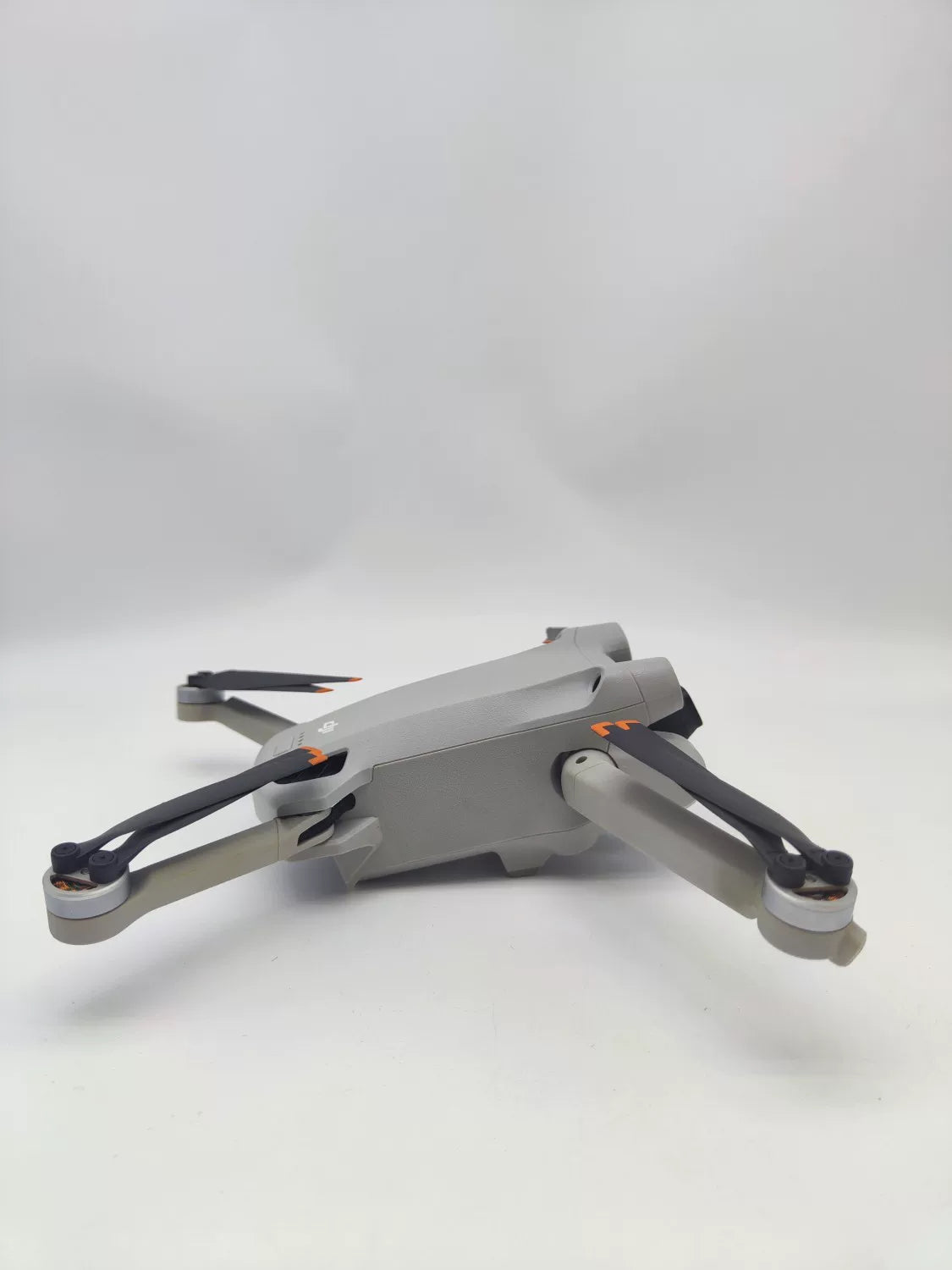 95% New (Like New) DJI mini3pro with Screen, Extended Battery Fly More Combo