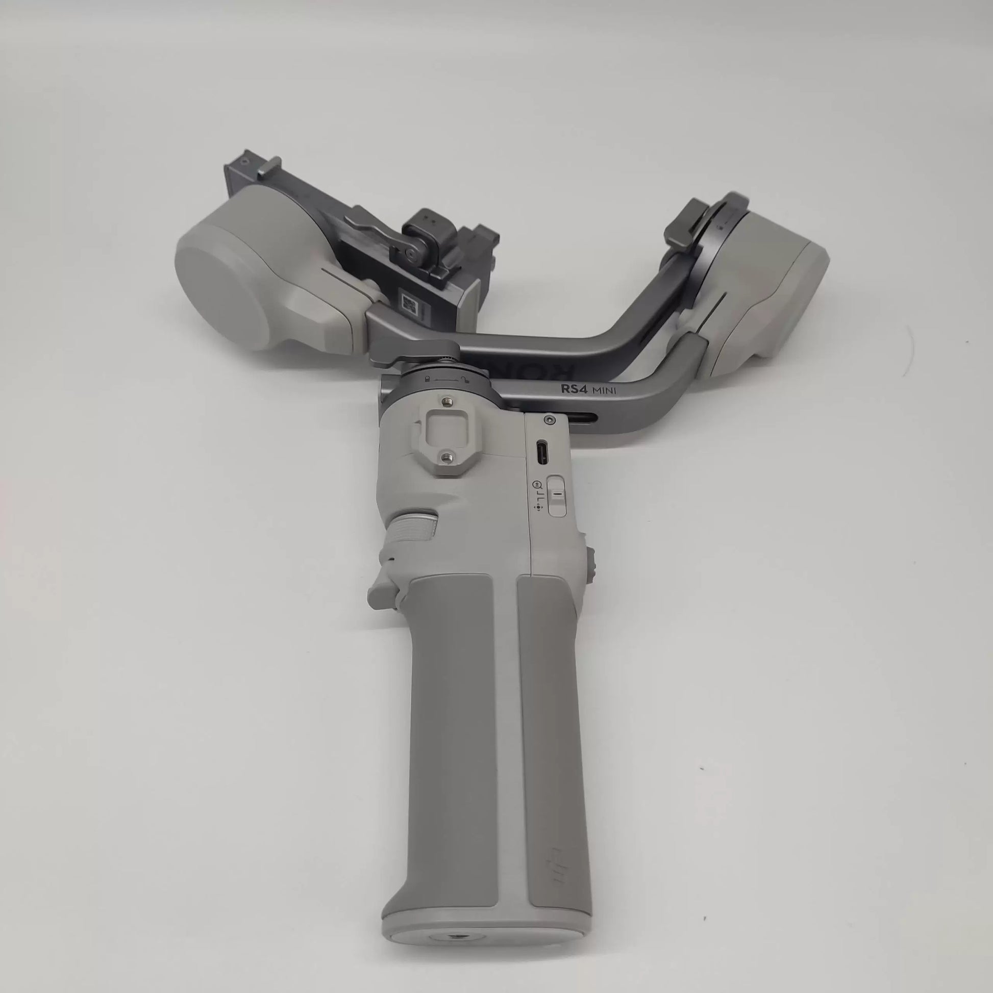 95% New (Like New) DJI Ronin RS 4 Mini Combo with DJI Care Refresh