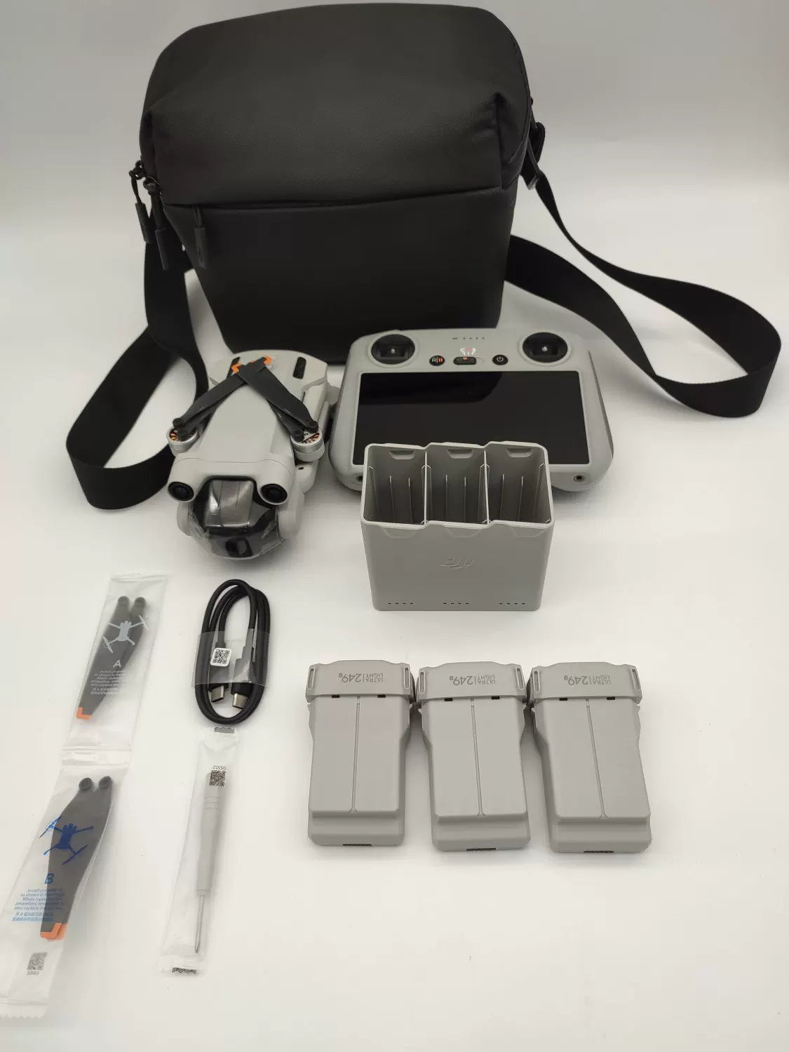 DJI Mini 3 pro with Screen Fly More Combo
