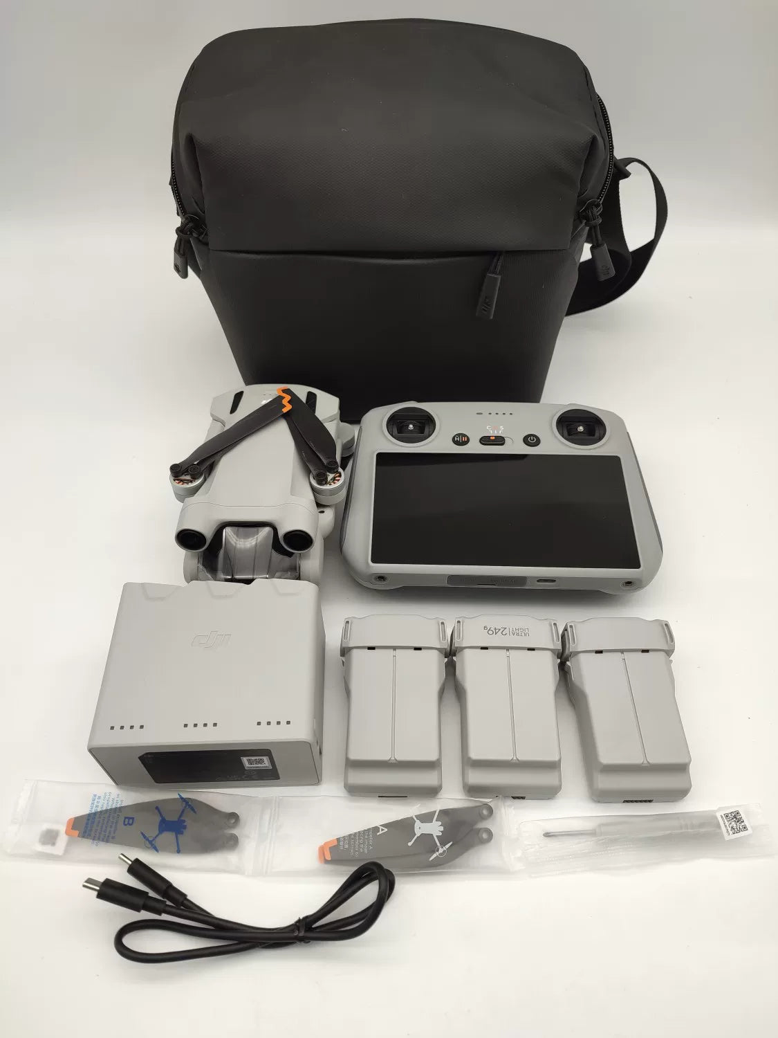 99% New (Mint) DJI Mini3pro with Screen, Extended Battery Fly More Combo