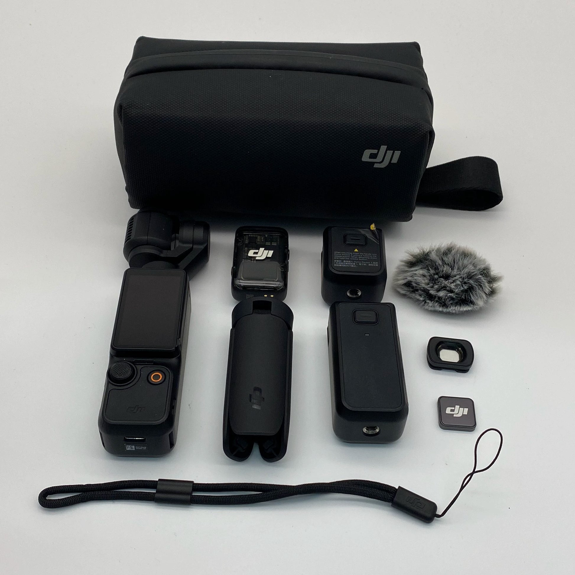 DJI Osmo Pocket 3 Ultimate Combo with Care Refresh - Excellent (95% New)