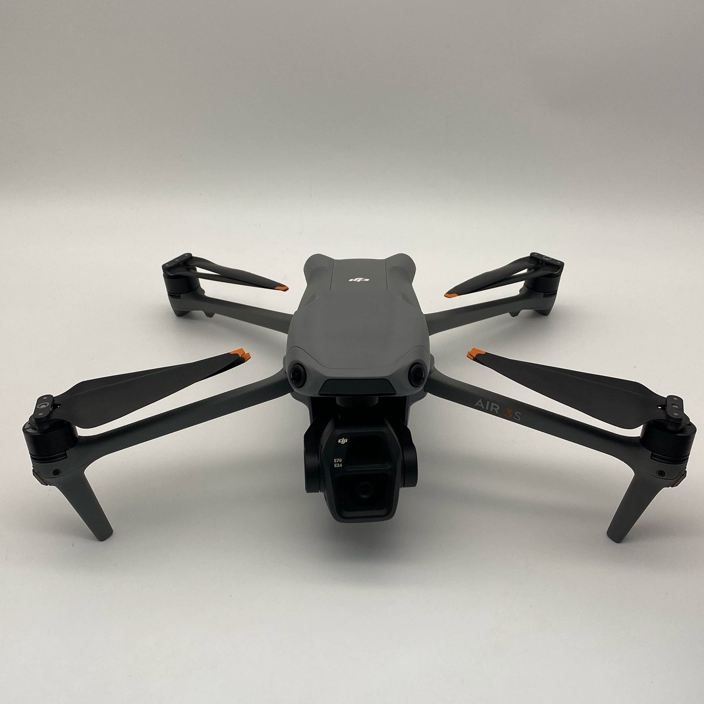 DJI Air 3S Fly More Combo مع جهاز تحكم عن بعد قياسي وCare Refresh - ممتاز (جديد بنسبة 95%)