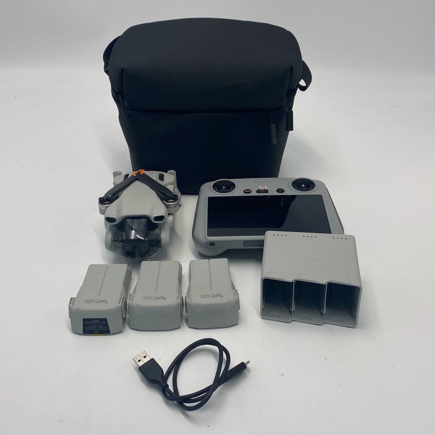 DJI Mini 3 with Screen Remote Fly More Combo - Excellent (95% New)