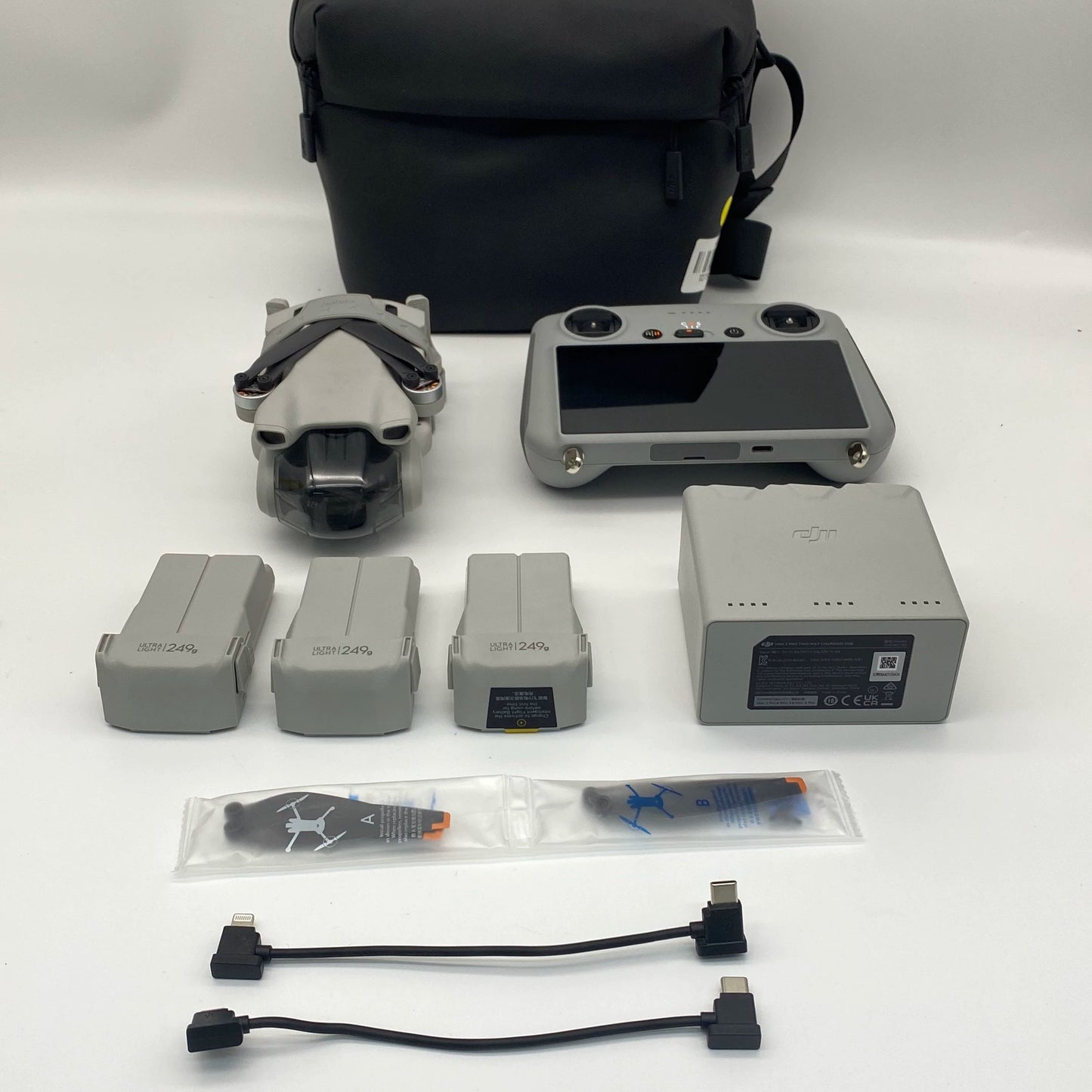 DJI Mini 3 with Screen Remote Fly More Combo - Excellent (95% New)