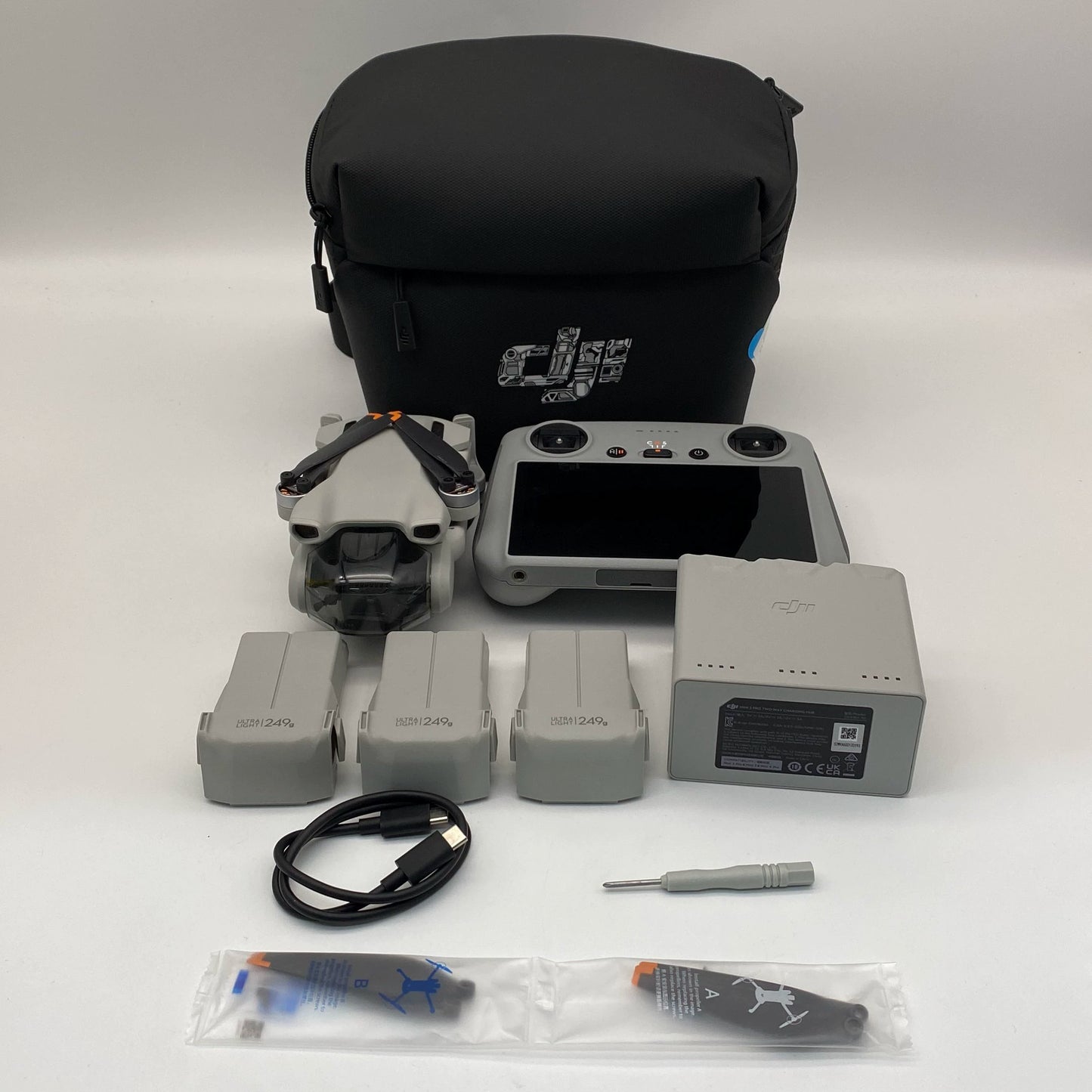 DJI Mini 3 with Screen Remote Fly More Combo - Excellent (95% New)