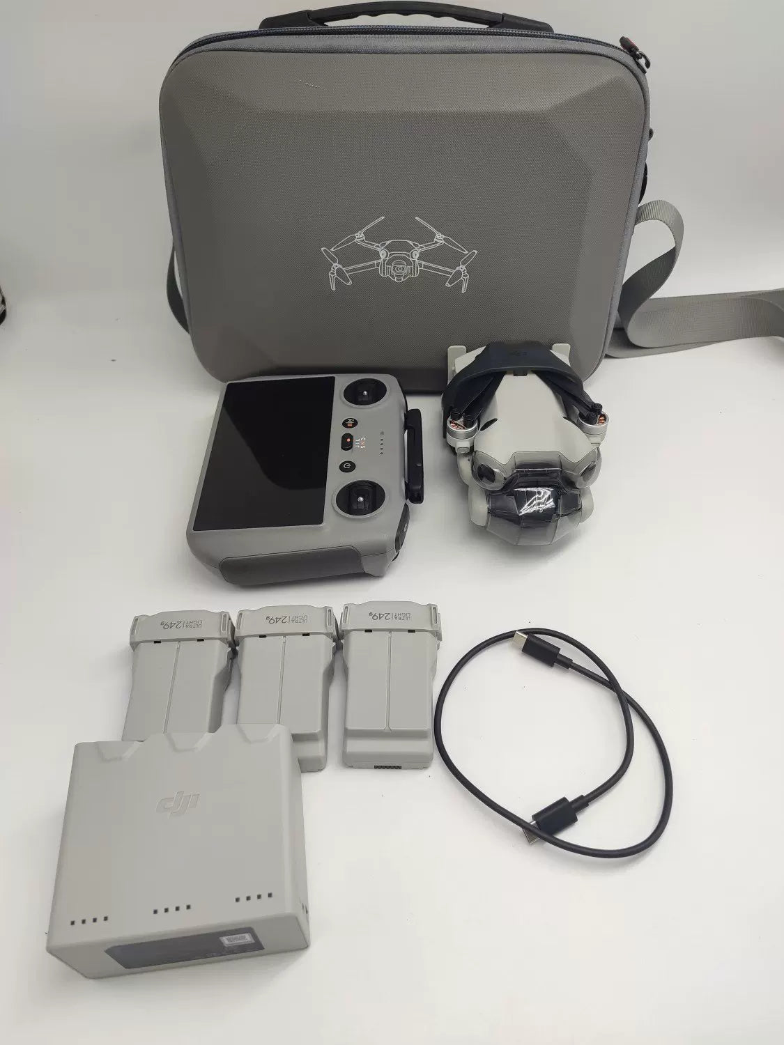 DJI Mini 4 pro with Screen Fly More Combo 2-Year DJI Care Refresh