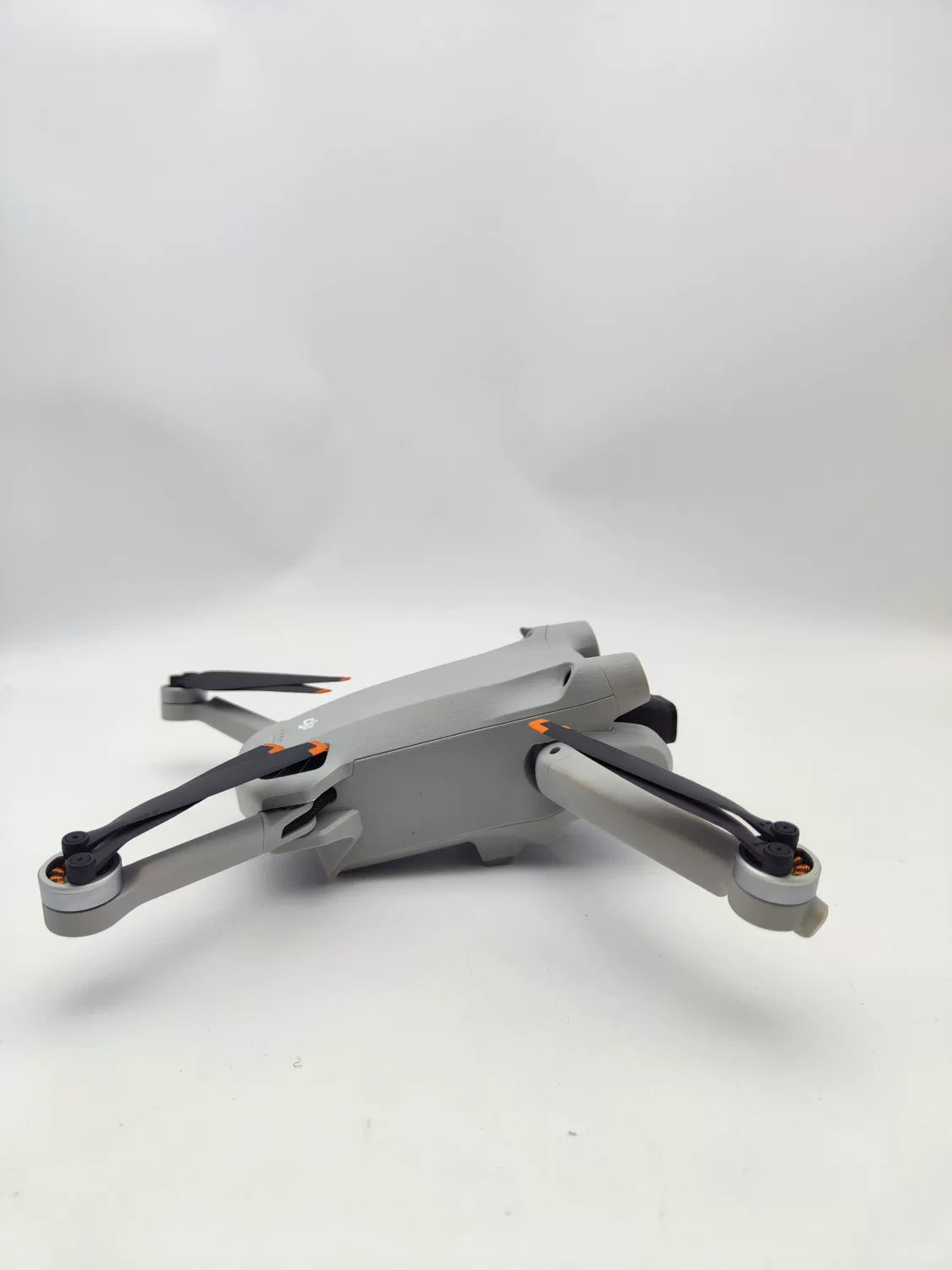 99% New (Mint) DJI mini3pro with Screen, Extended Battery Fly More Combo