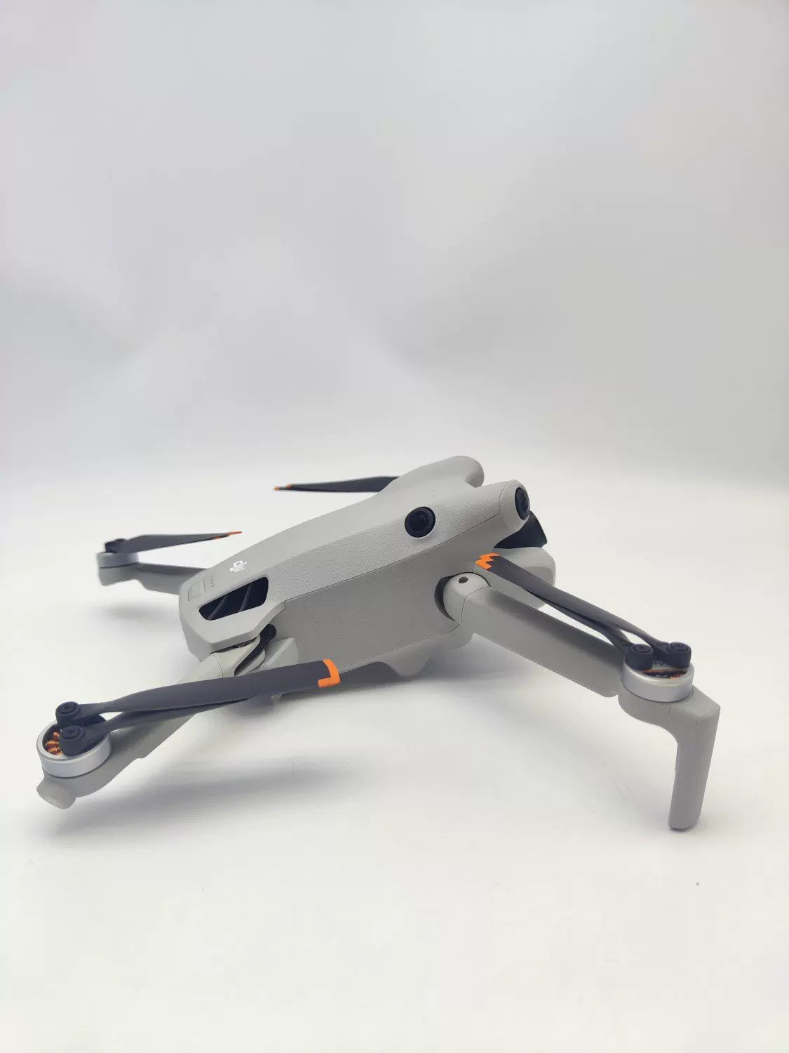 99% New (Mint) DJI mini4pro with Screen Fly More Combo