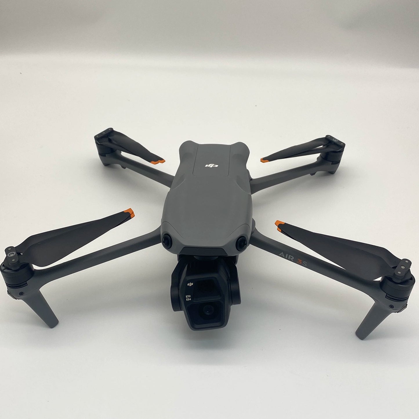 DJI Air 3S Fly More Combo مع جهاز تحكم عن بعد بشاشة و Care Refresh - ممتاز (95% جديد)