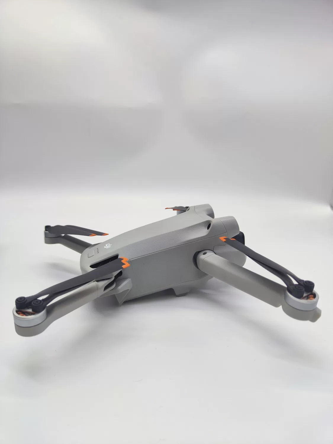 99% New (Mint) DJI mini3pro with Screen, Extended Battery Fly More Combo