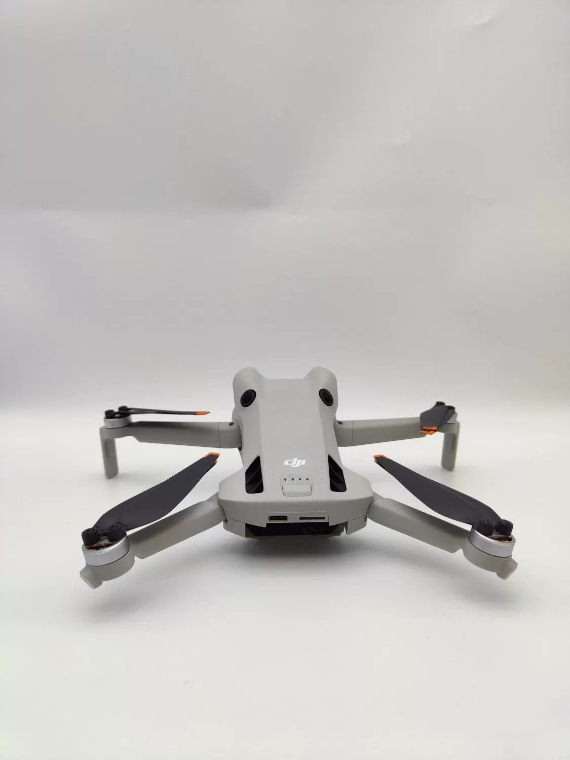 99% New (Mint) DJI mini4pro with Screen Fly More Combo