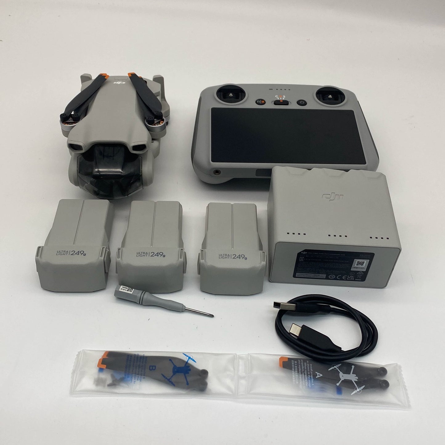 DJI Mini 3 with Screen Remote Fly More Combo - Very Good (90% New)